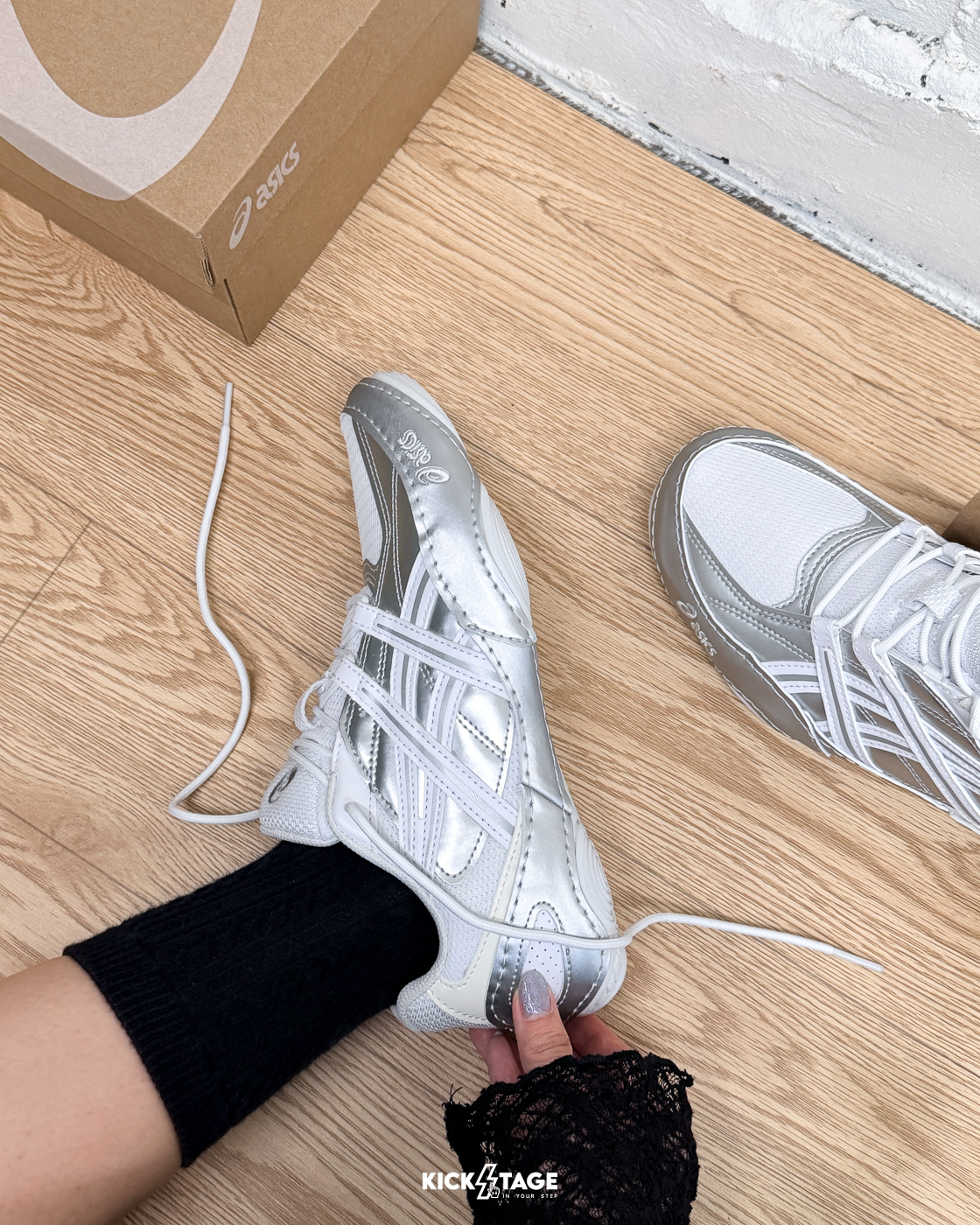 女鞋 ASICS HYPERSYNC 白銀 緩衝 Y2K 拳擊鞋 休閒鞋 薄底鞋 運動 休閒鞋【1203A879-100】