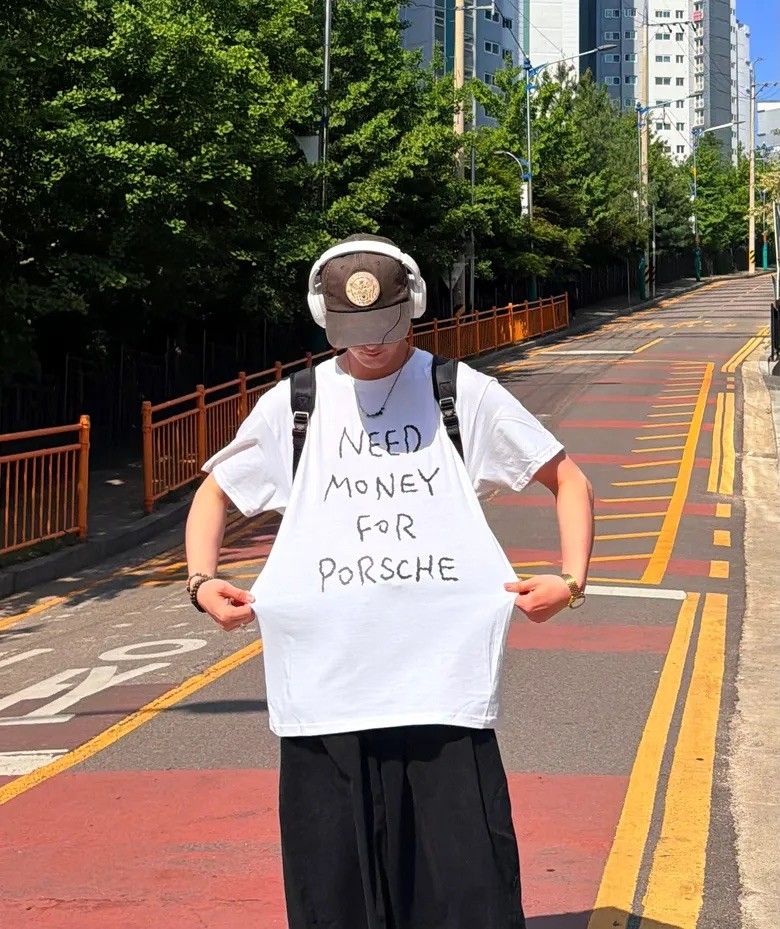 NEED MONEY FOR PORSCHE 趣味短袖T恤