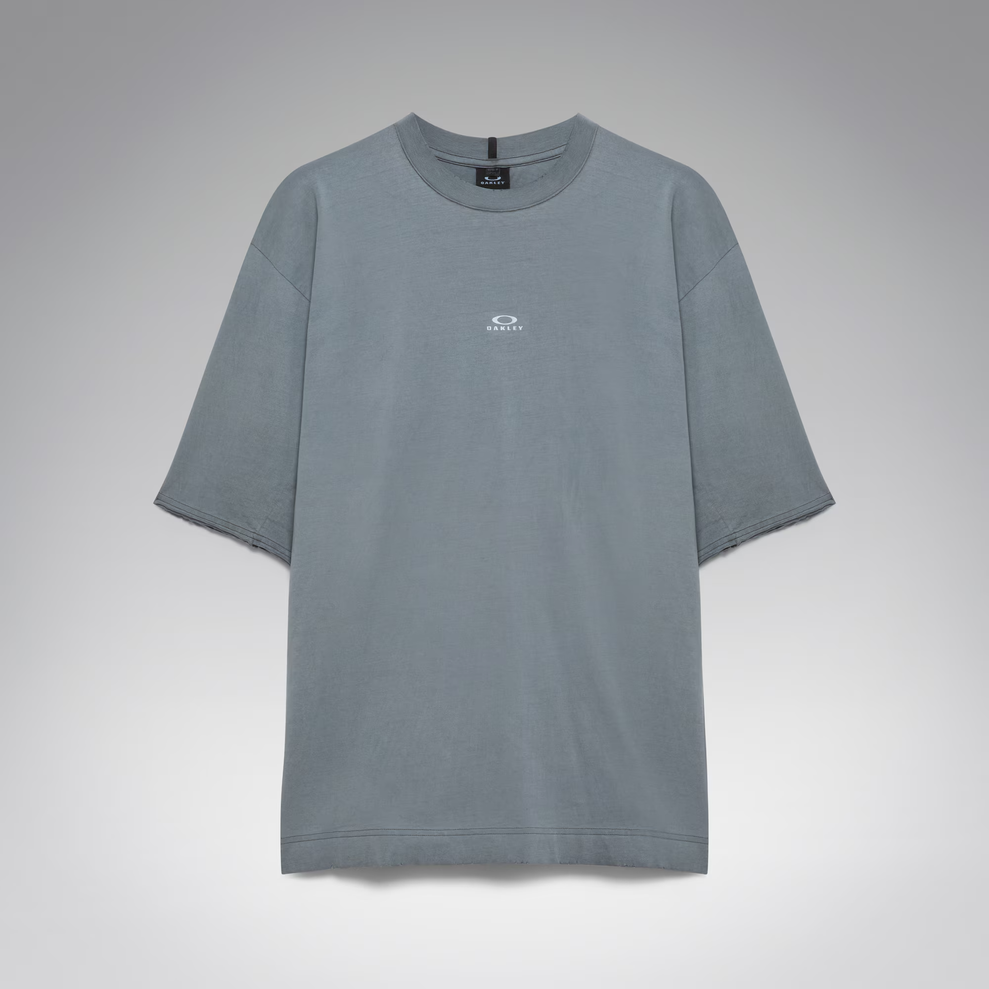 OAKLEY | SP26 LATITUDE VEIL TEE "CEMENT"