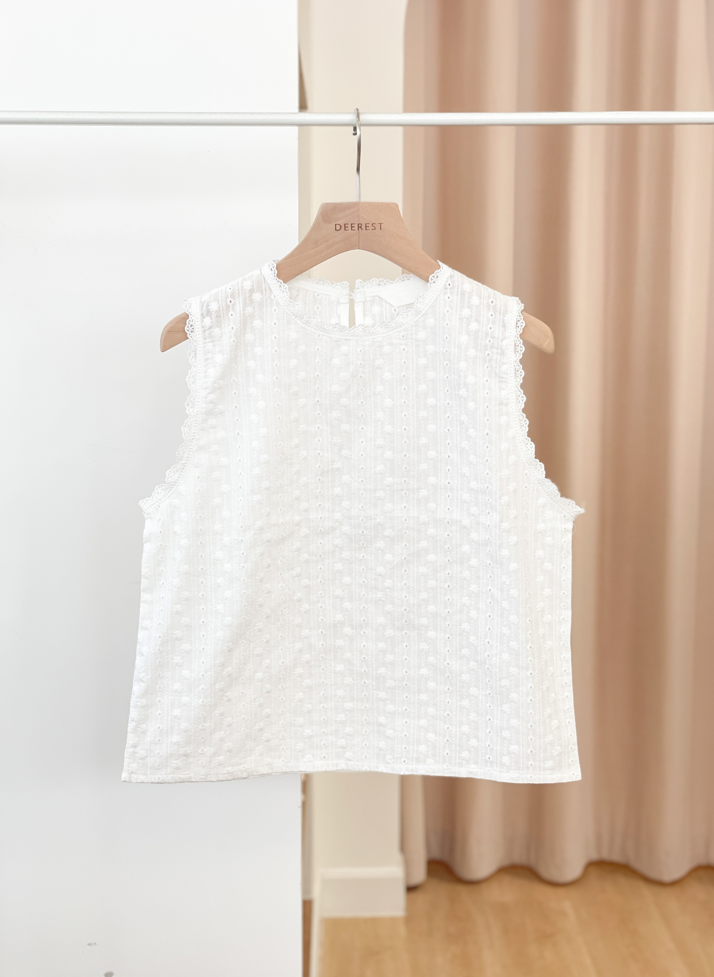 T1557 Sylvie Embossed Vest
