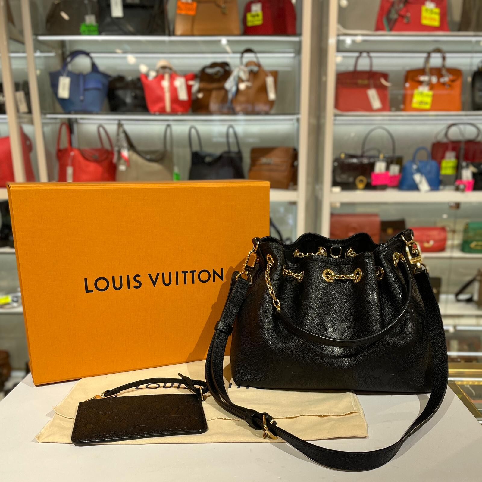 全新LV水桶袋 BUNDLE M47209 黑色壓花牛皮金扣MONOGRAM #BRAND NEW #香榭站正品