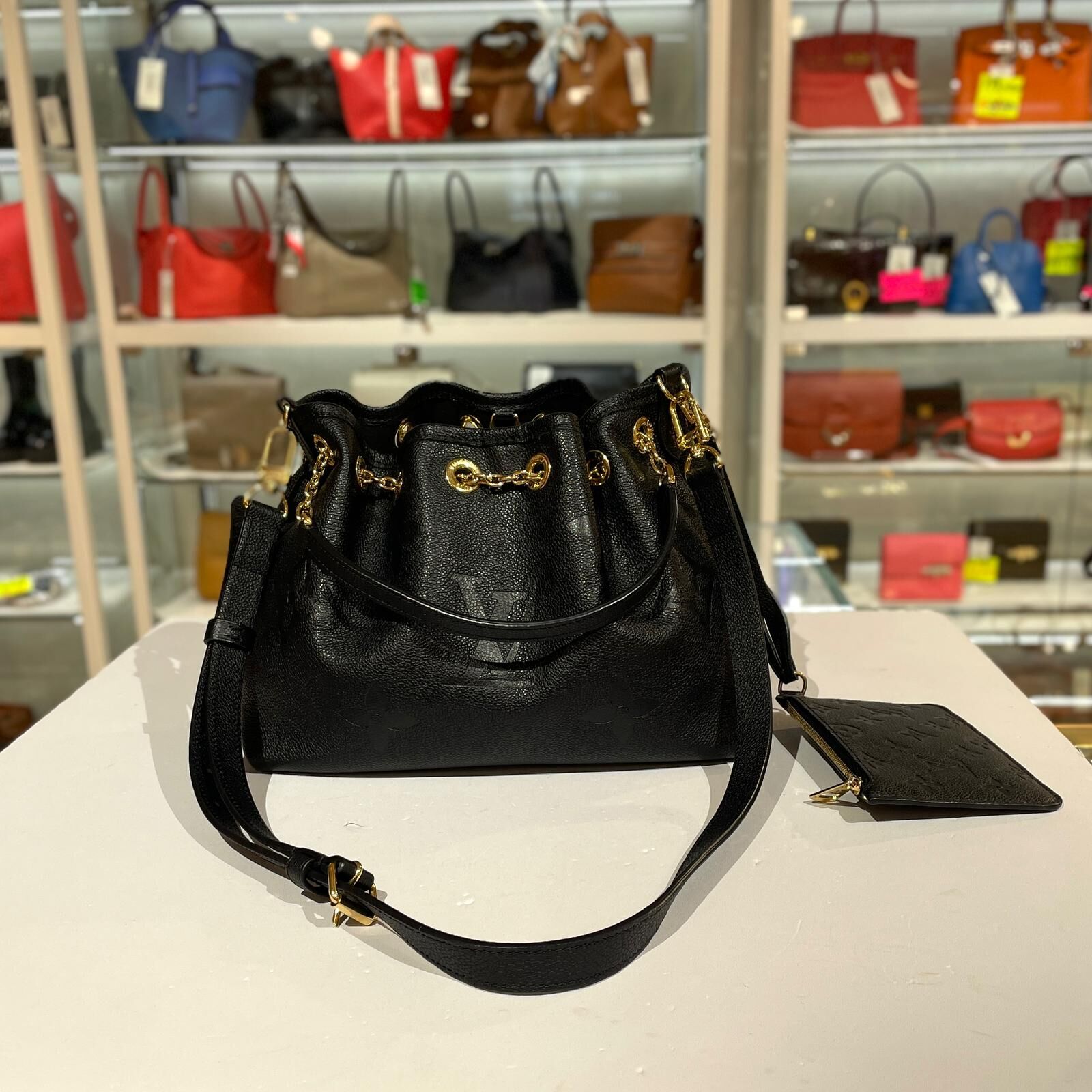 全新LV水桶袋 BUNDLE M47209 黑色壓花牛皮金扣MONOGRAM #BRAND NEW #香榭站正品