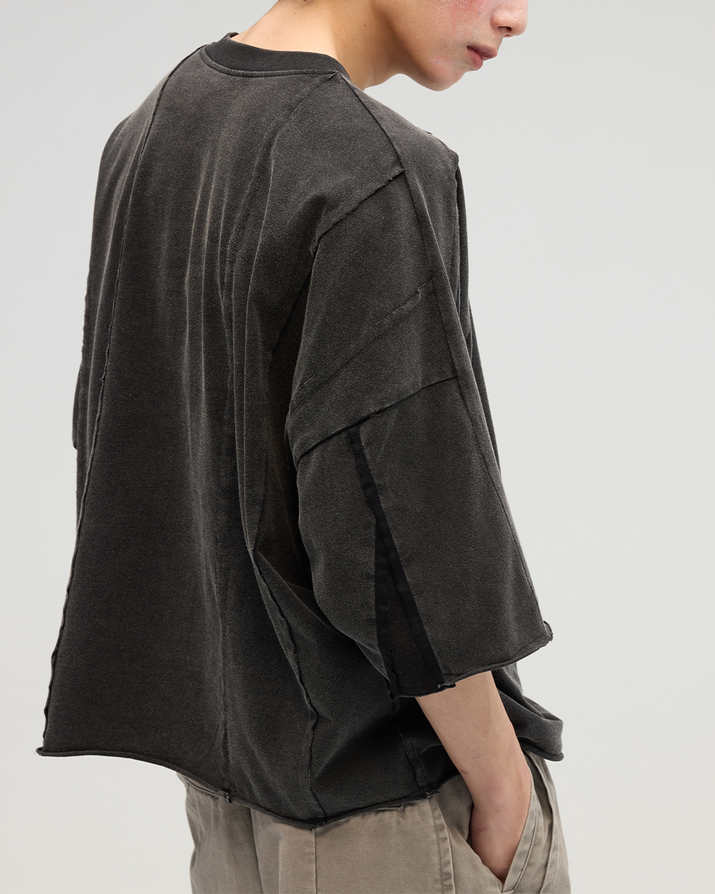 Vacant｜ES0179 - Henley Neck Tee (Black)