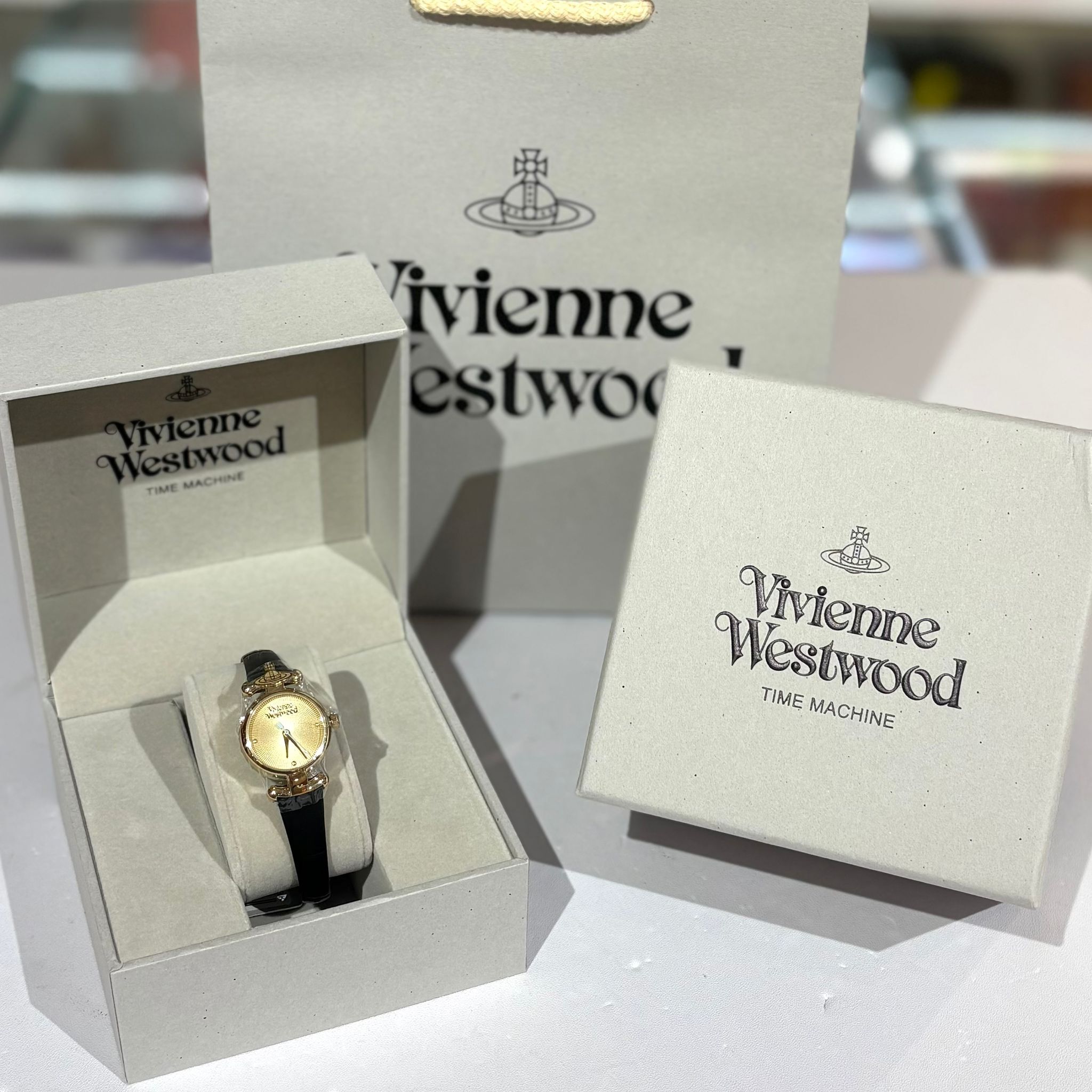 本月出位價!!! 全新VIVIENNE WESTWOOD WATCH,MAIDA,23mm,VV090GDBK,金色面/黑色鱷魚皮紋錶帶, 石英機芯, #西太后手錶 #BRAND NEW #香榭站正品