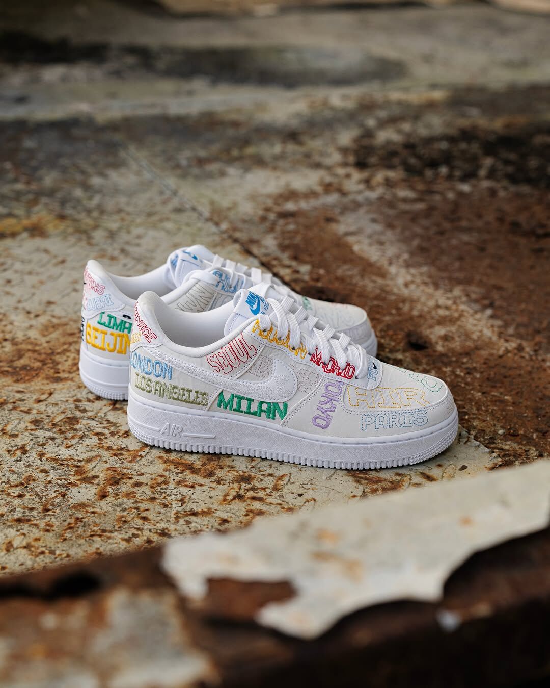 NIKE AIR FORCE 1 "ON TOUR" 世界城市系列 AF1 滿版刺繡 塗鴉 白色 彩色 男鞋 II1549-100 / 調貨