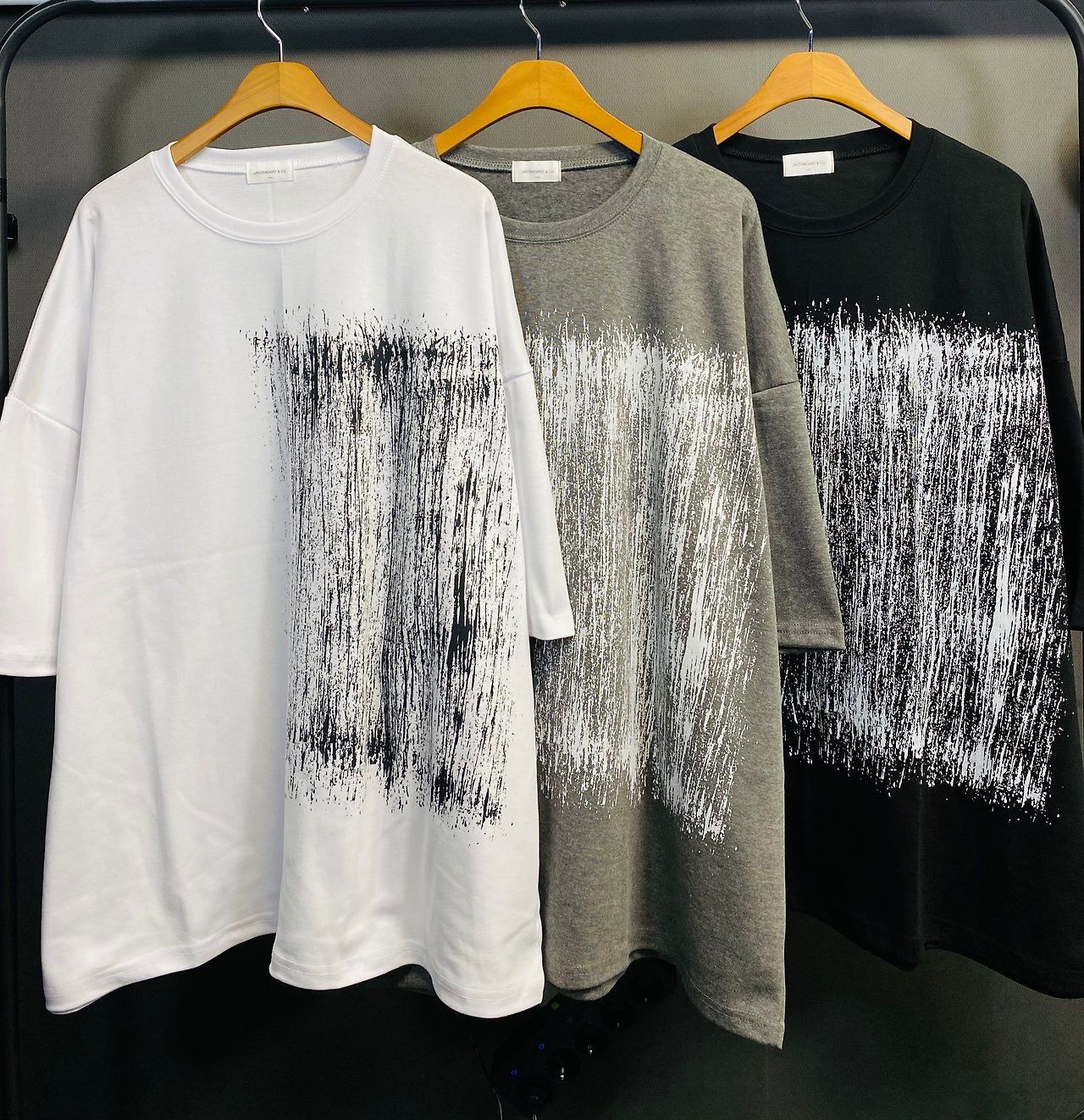 英文字圖案短袖Tee UNSTANDARD-159T