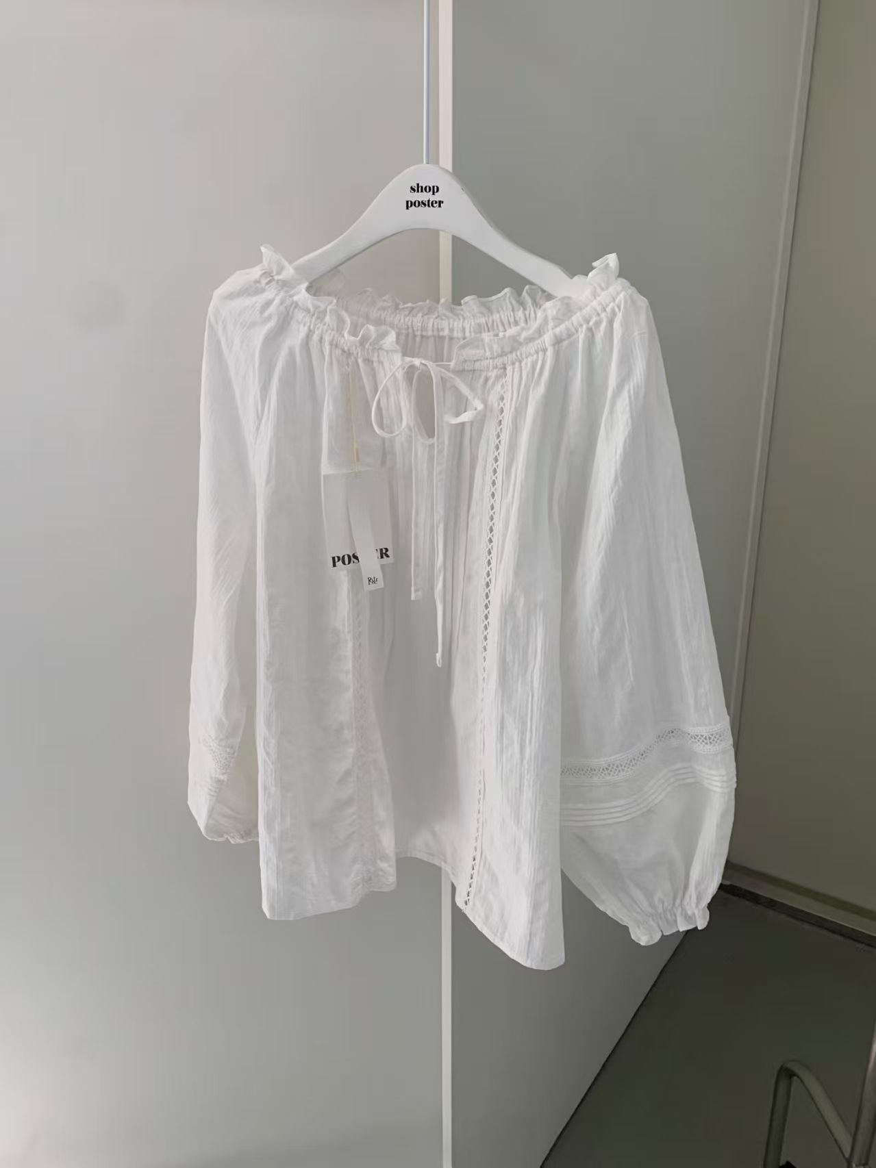 PS6240 荷葉抽繩領通花上衣