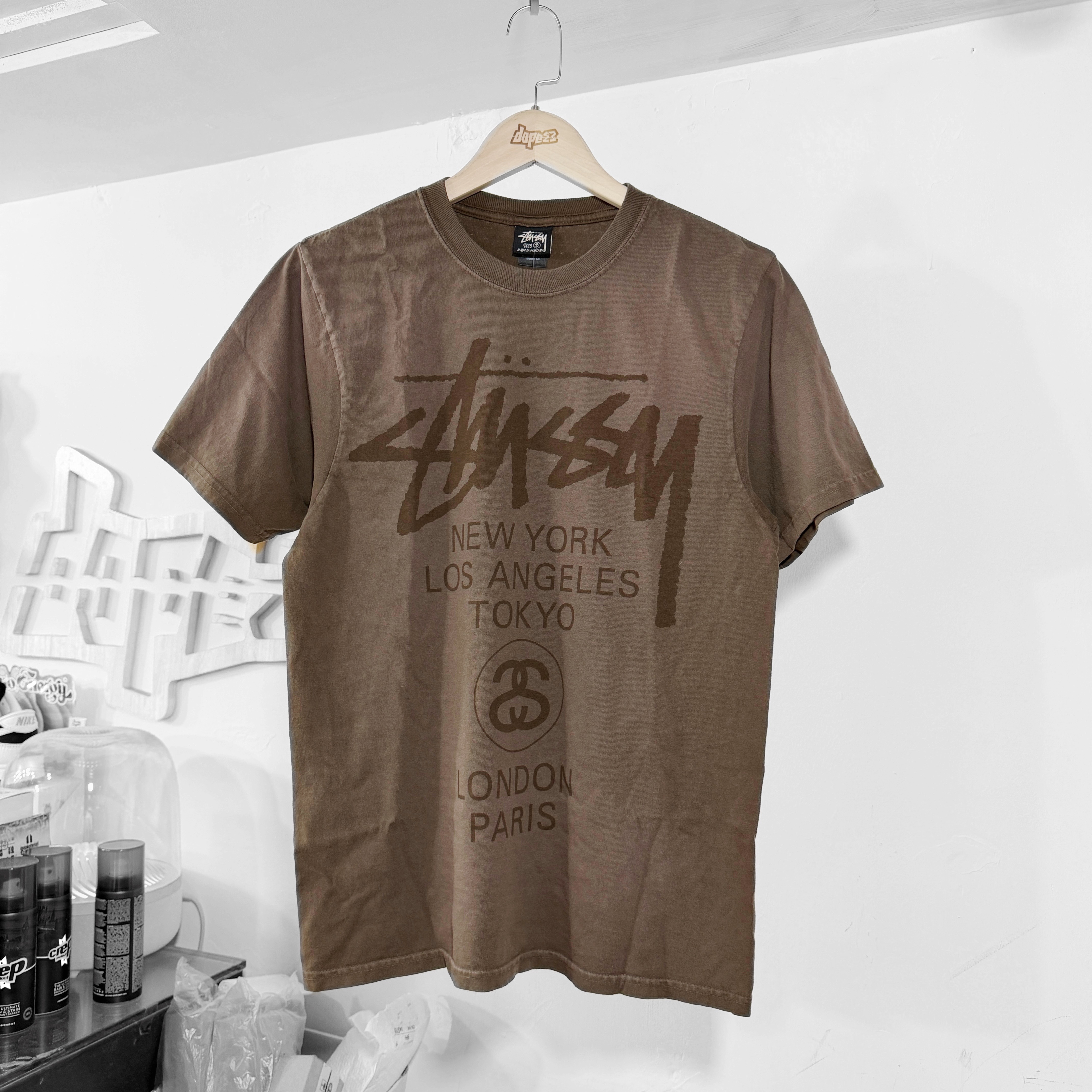 STUSSY SS26 WORLD TOUR TEE Sun Faded Brown 洗水棕色