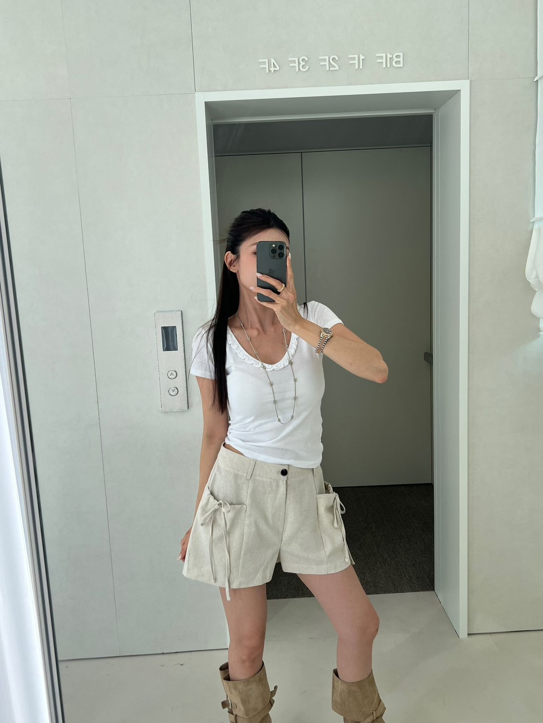 V荷葉邊素T