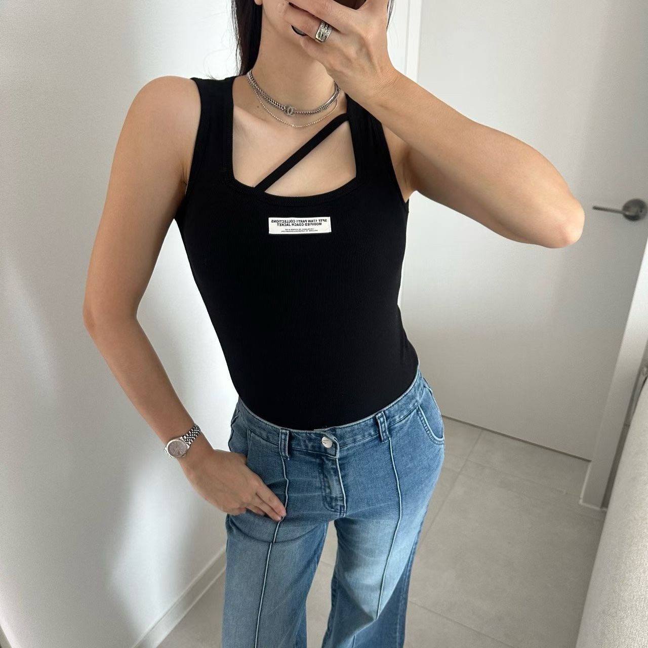 標籤斜槓背心