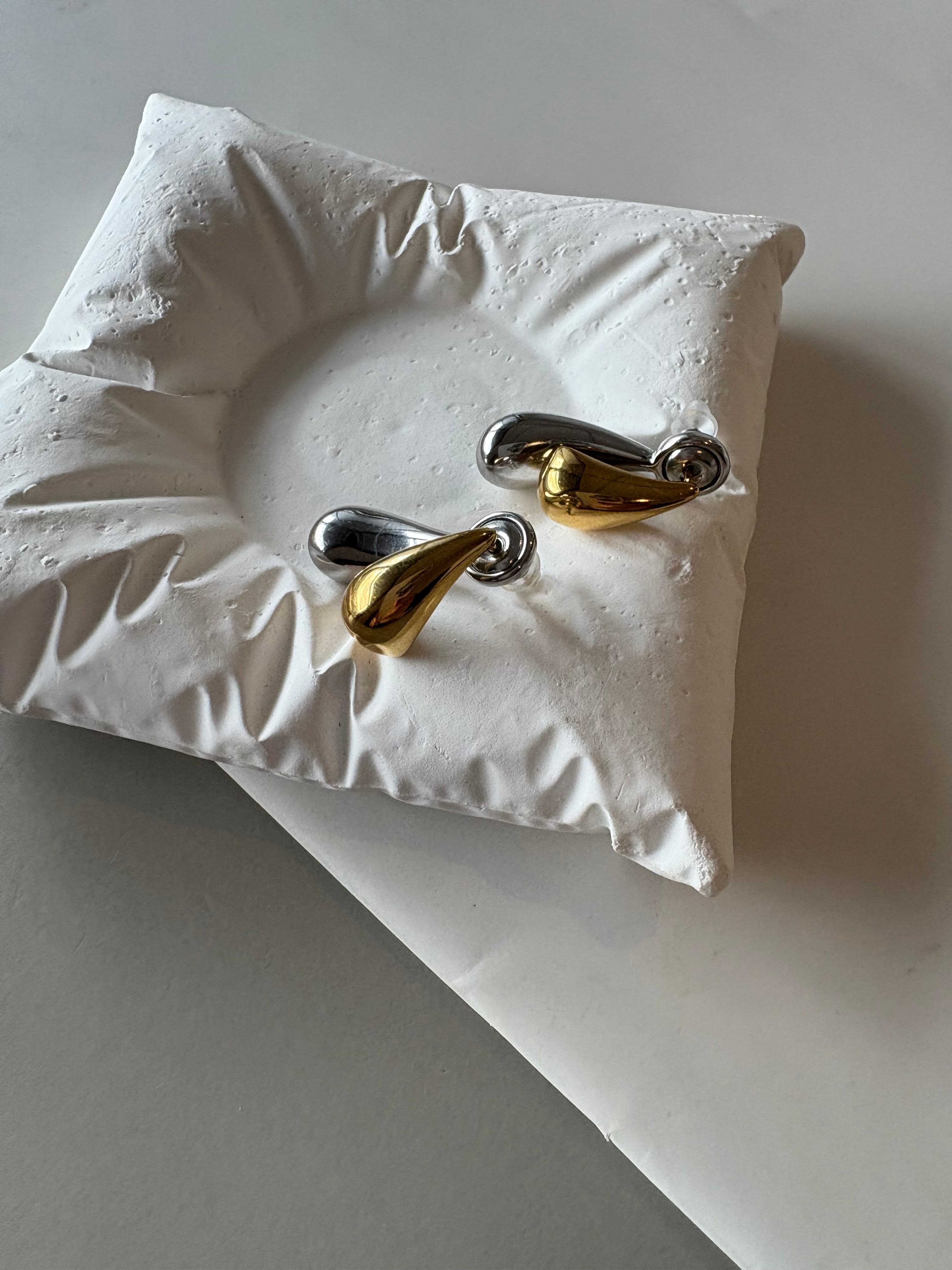 bicolor teardrop pierce