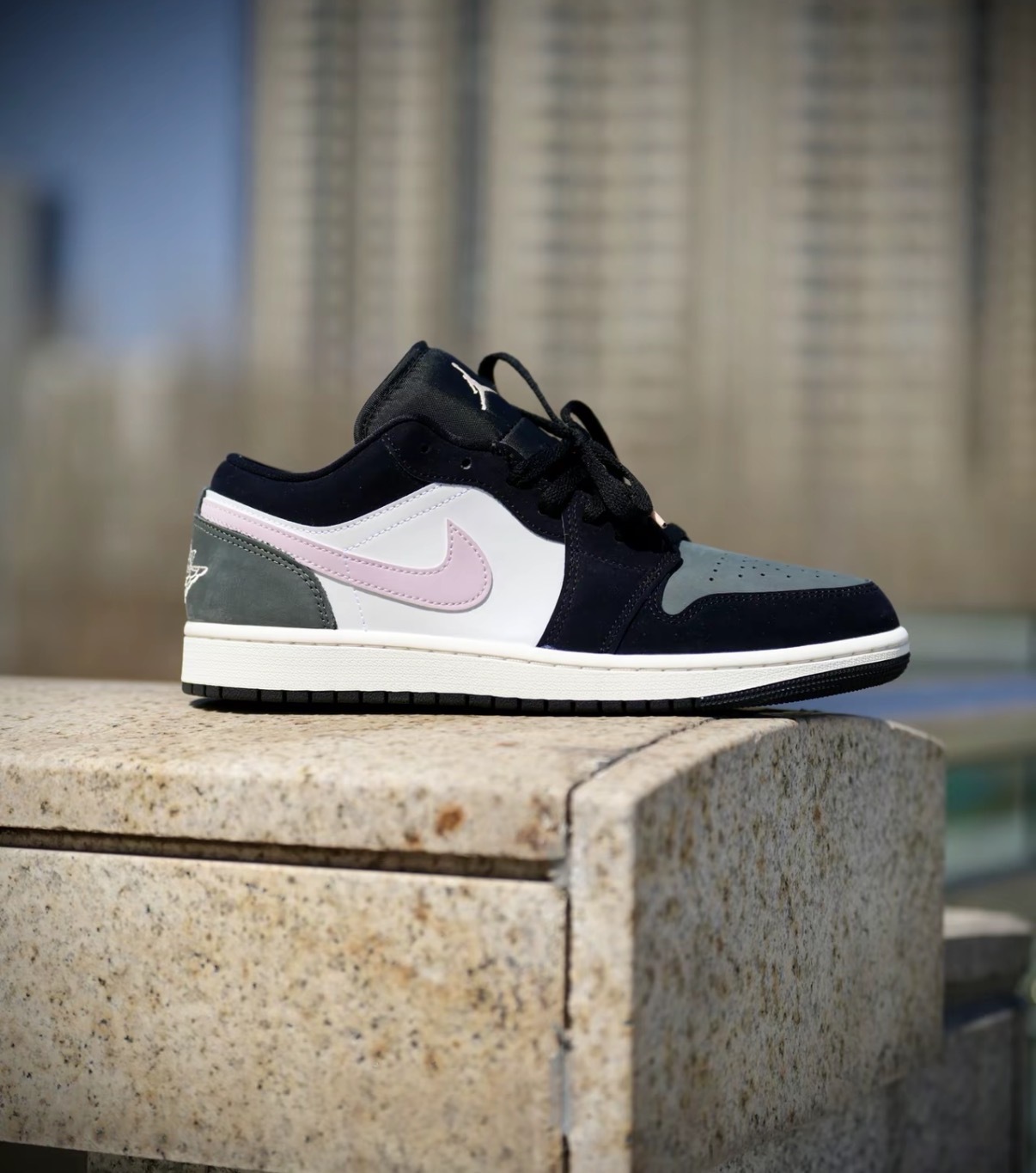 男鞋 NIKE AIR JORDAN 1 LOW SE 黑灰粉 麂皮 皮革 拼接 低筒 AJ1 休閒鞋【II3788-003】