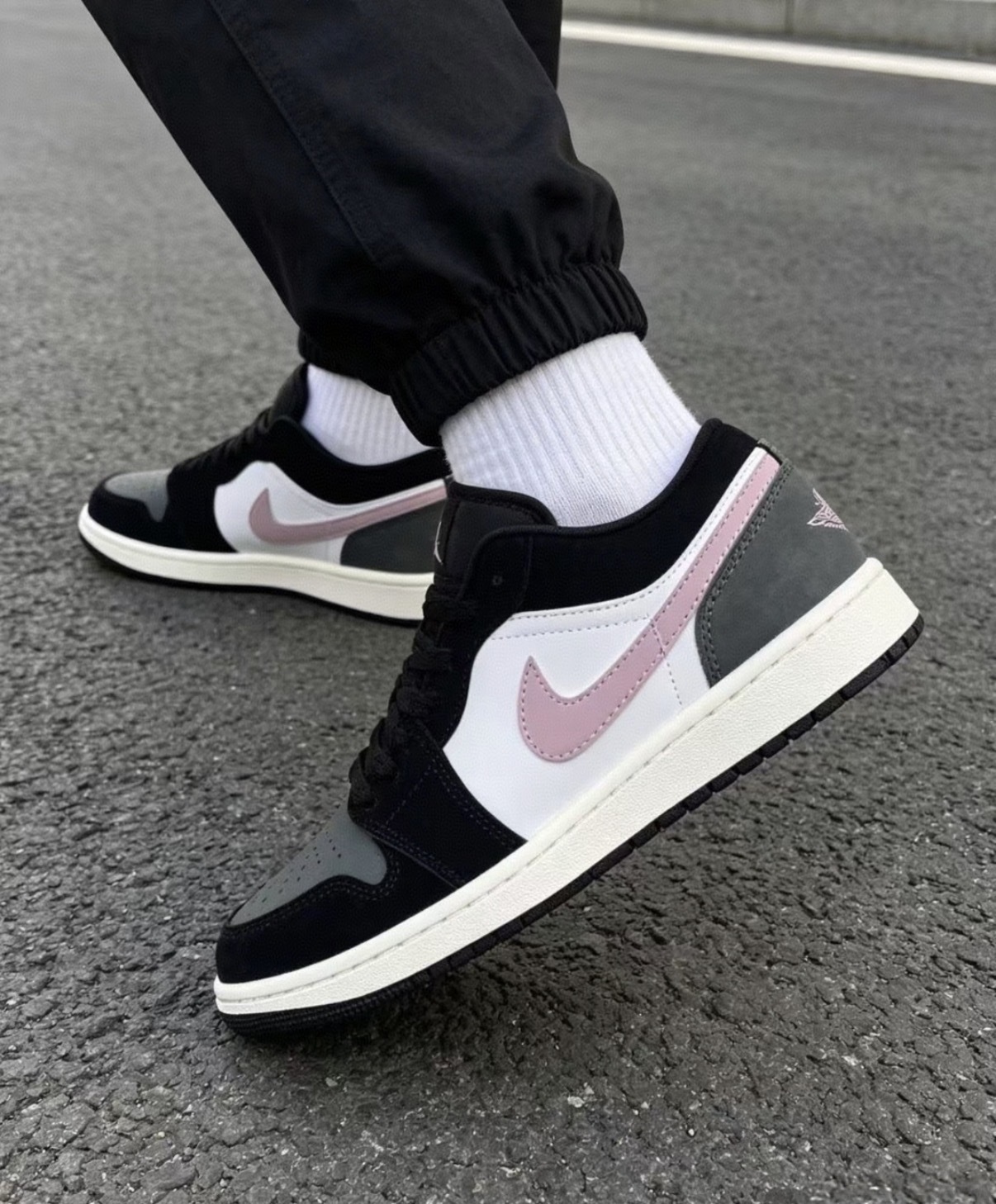 男鞋 NIKE AIR JORDAN 1 LOW SE 黑灰粉 麂皮 皮革 拼接 低筒 AJ1 休閒鞋【II3788-003】