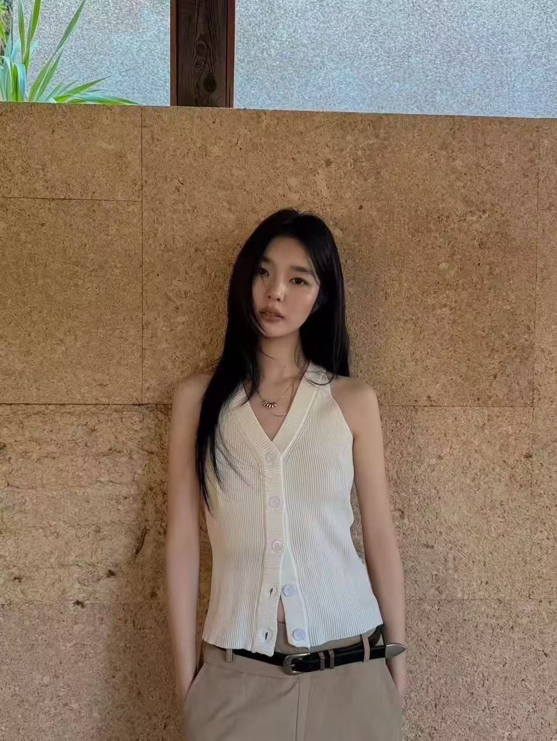 707 V領排釦掛脖針織背心