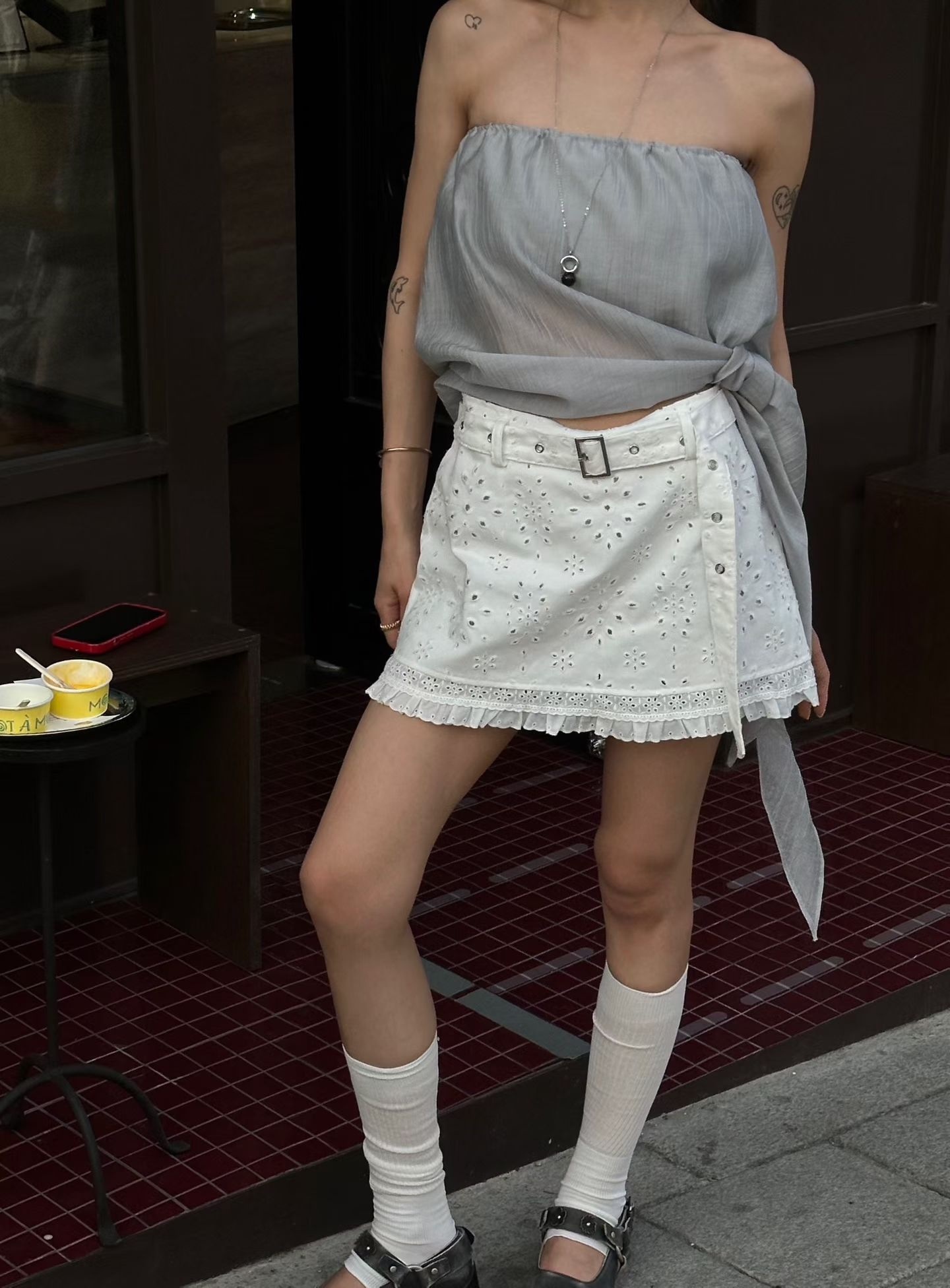 撩動裙間