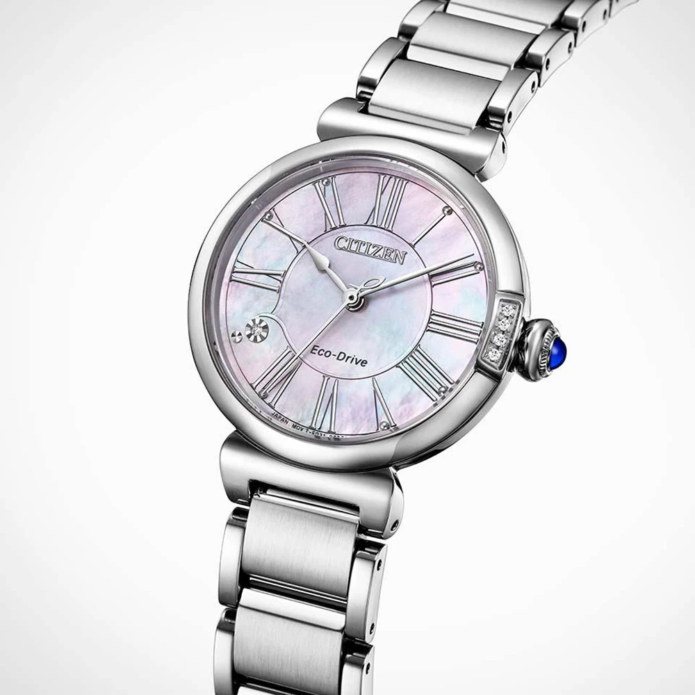 萬年鐘錶 - Citizen 星辰錶   L系列 粉色光澤貝殼錶面光動能女錶  EM1060-87Y  錶徑 29.5MM
