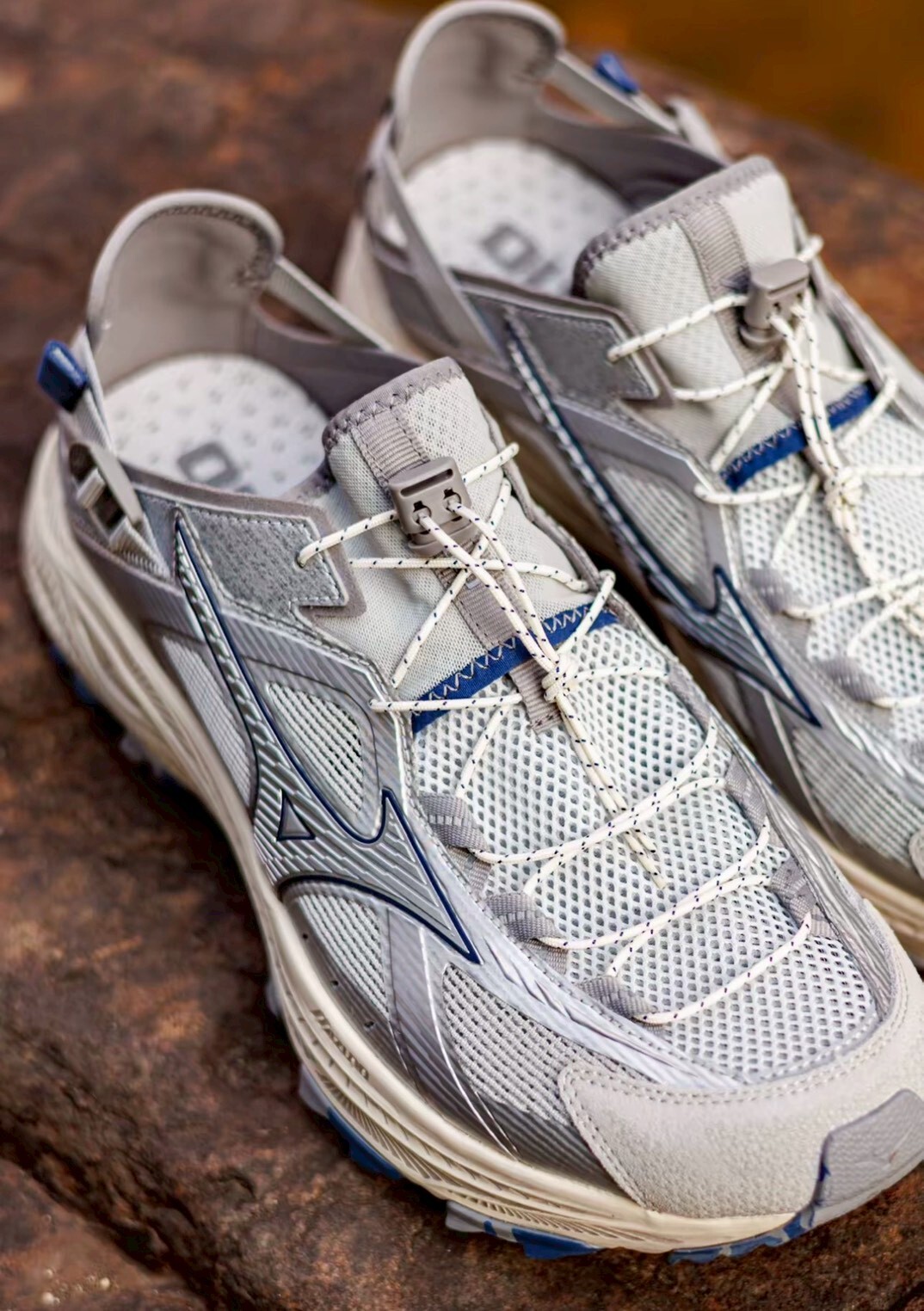 （連線代購商品）男女鞋 MIZUNO RACER TRAIL SE V2  溯溪鞋 復古輕量 銀色衝浪手 休閒鞋【D1GH261205】美津濃