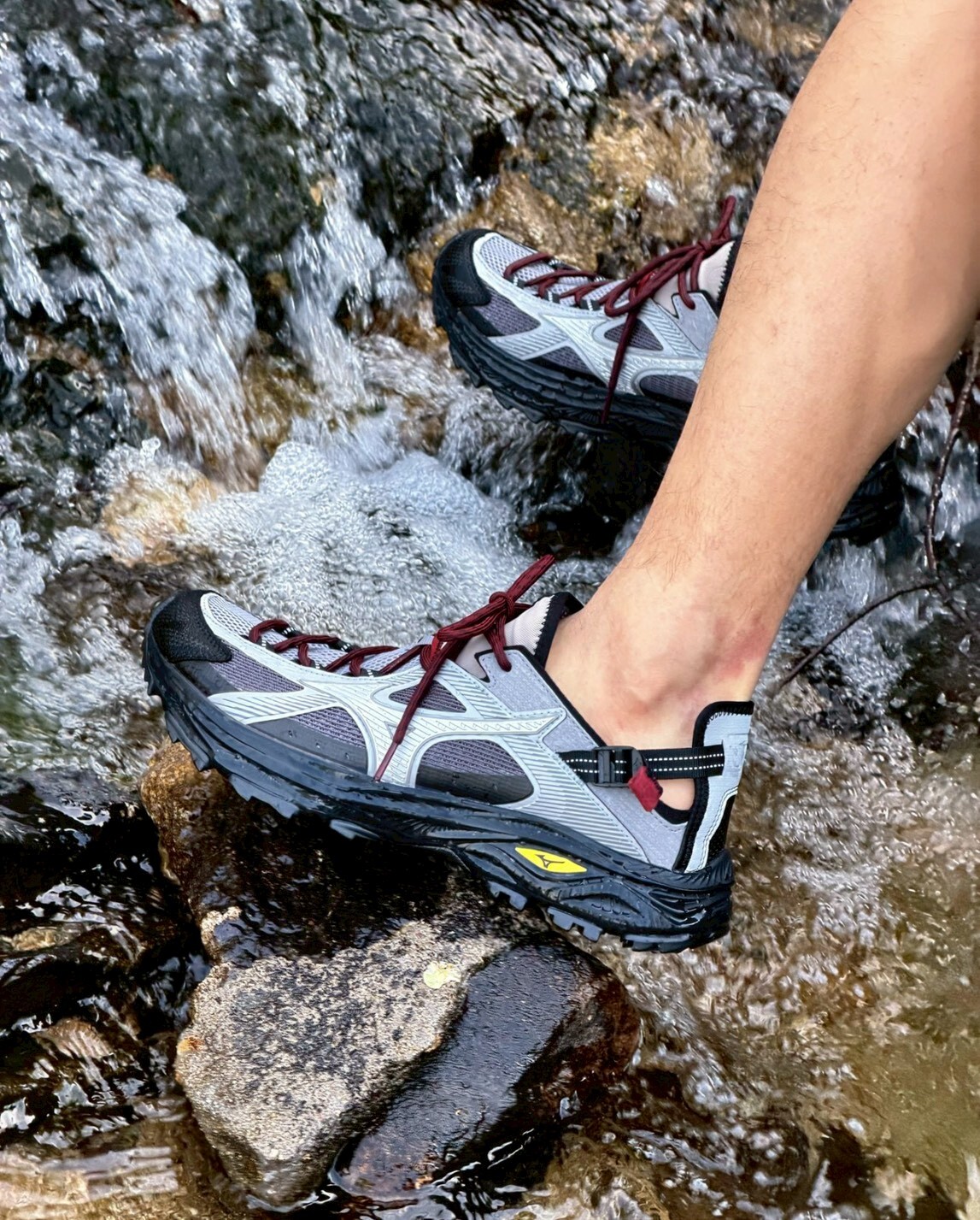 （連線代購商品）男女鞋 MIZUNO RACER TRAIL SE V2 復古輕量 灰黑 溯溪鞋 休閒鞋【D1GH261204】美津濃