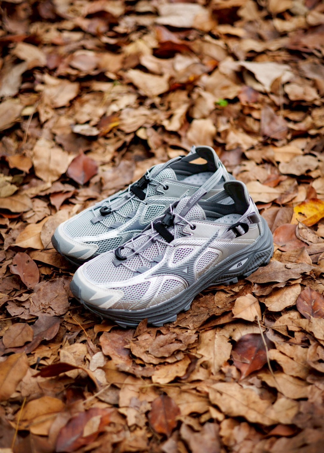 （連線代購商品）男女鞋 MIZUNO RACER TRAIL SE V2 復古輕量 石炭灰 溯溪鞋 休閒鞋【D1GH261206】美津濃