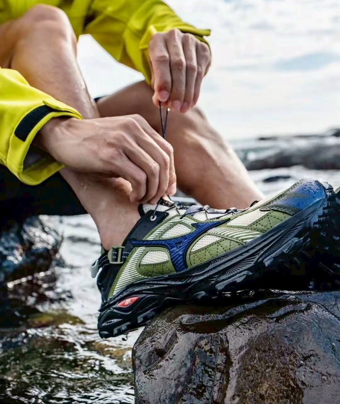 （連線代購商品）男女鞋 MIZUNO RACER TRAIL SE V2 森林綠 復古 輕量 溯溪鞋 休閒鞋【D1GH241901】美津濃
