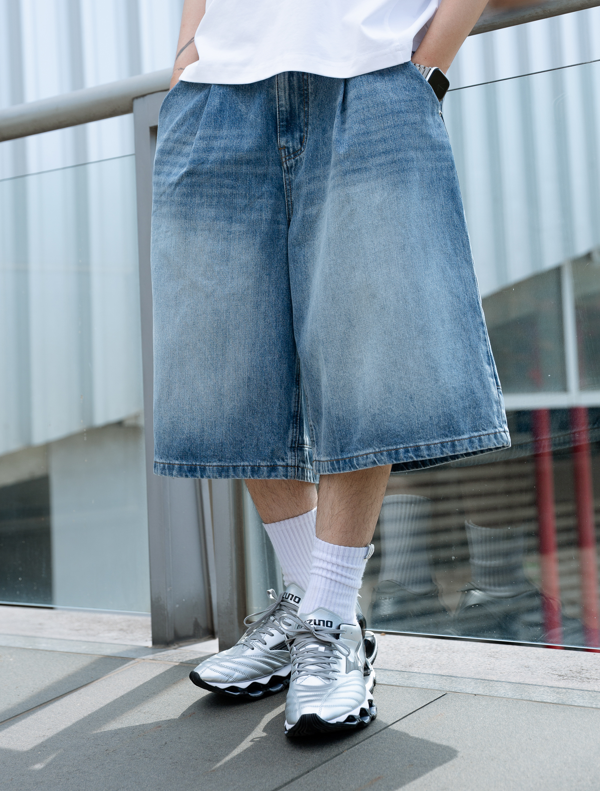 MANIA 水洗丹寧打摺過膝牛仔褲｜Washed Distressed Pleated Jorts