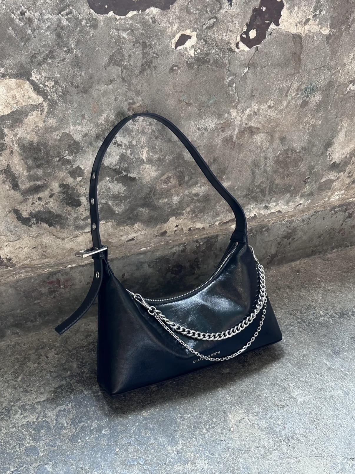 (預購） CHARLES & KEITH 小CK Atwood 雙鍊流浪包 腋下鍊條包