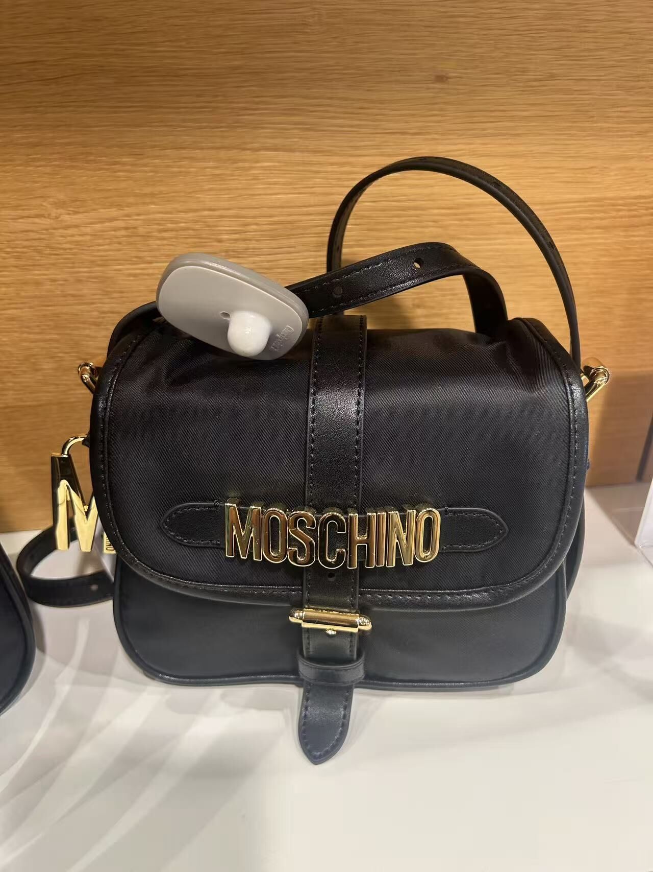 LYS01922 Moschino 金色Logo Shoulder Bag
