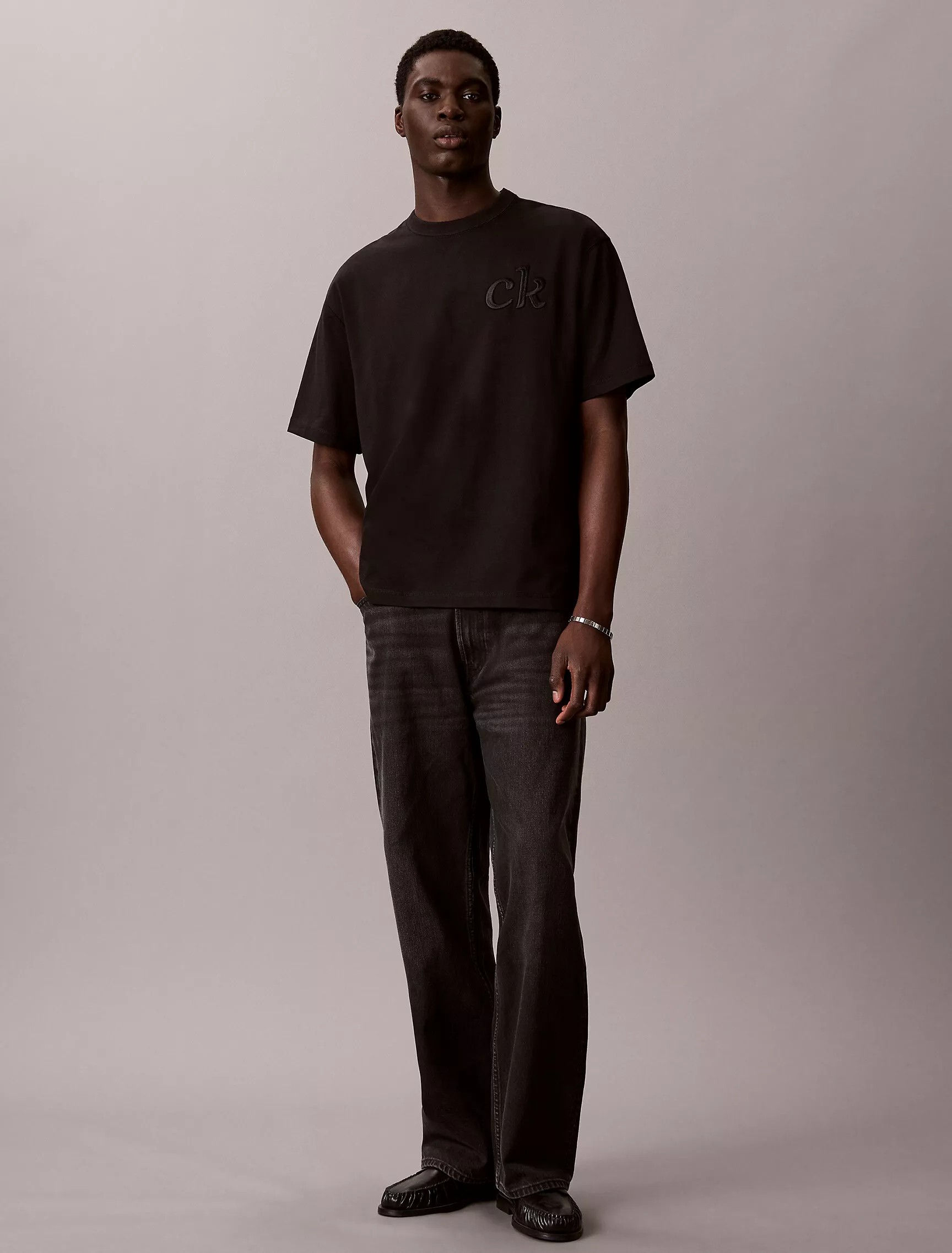 【預購】CALVIN KLEIN 男女同款 刺繡LOGO 短Ｔ 2色 4RG838G