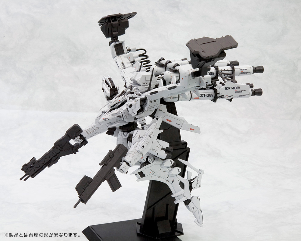 《裝甲核心》V.I. Lineark 系列白色閃光和 V.O.B 套裝