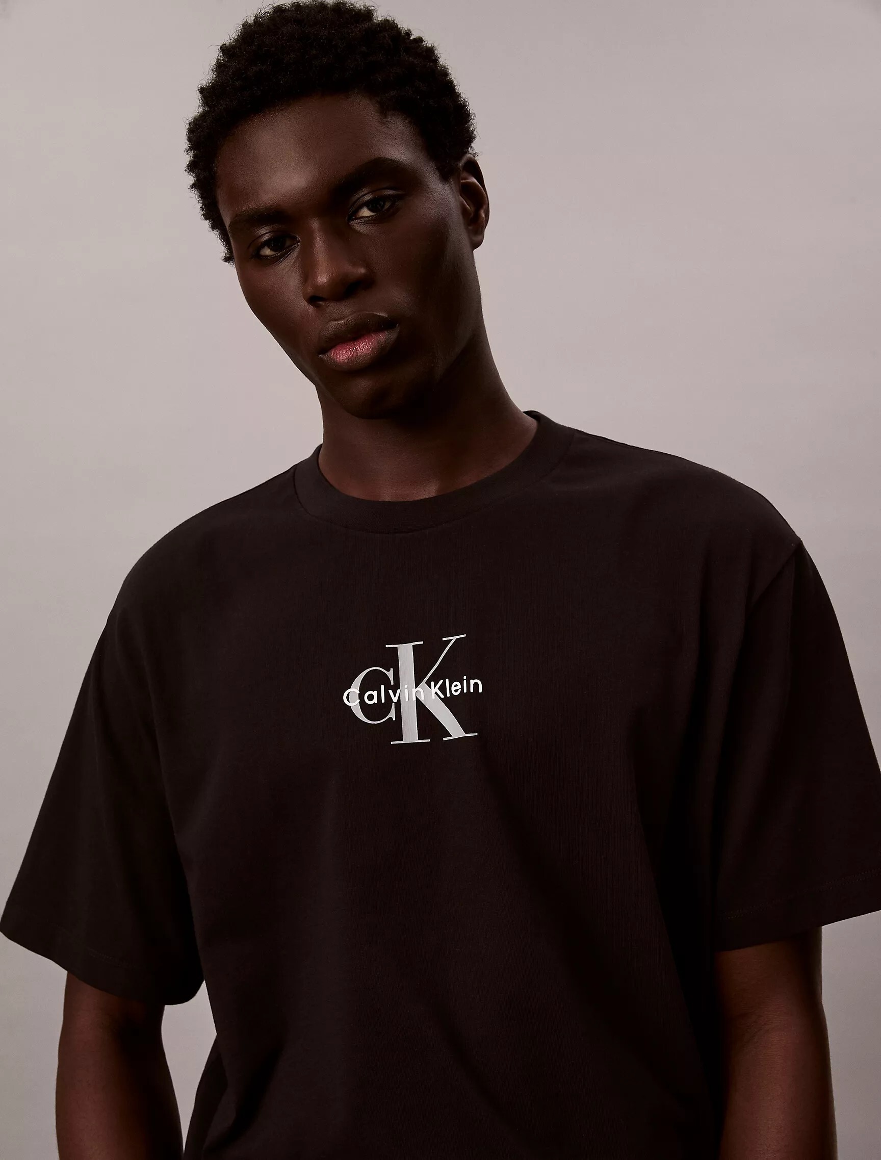 【預購】CALVIN KLEIN 男女同款 胸前LOGO 短T 3色 4RF004G