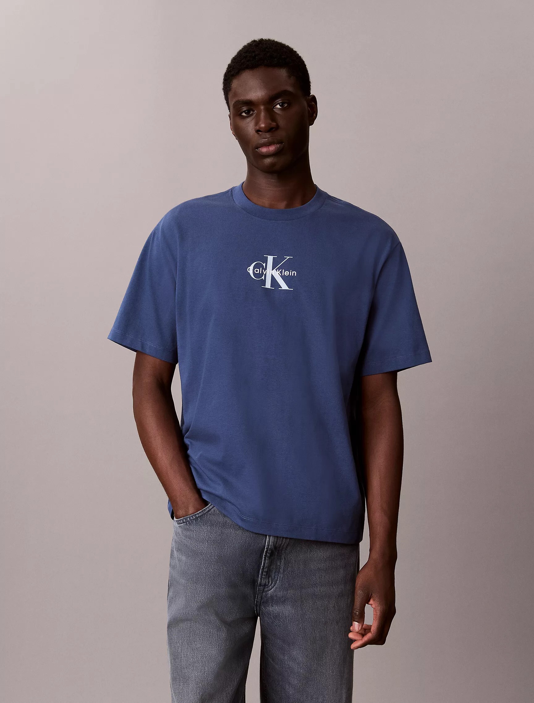 【預購】CALVIN KLEIN 男女同款 胸前LOGO 短T 3色 4RF004G