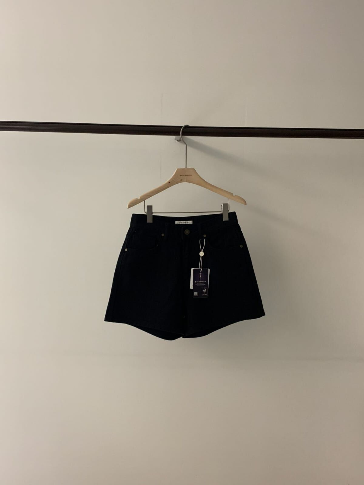 AY6215 有機棉黑色牛仔短褲
