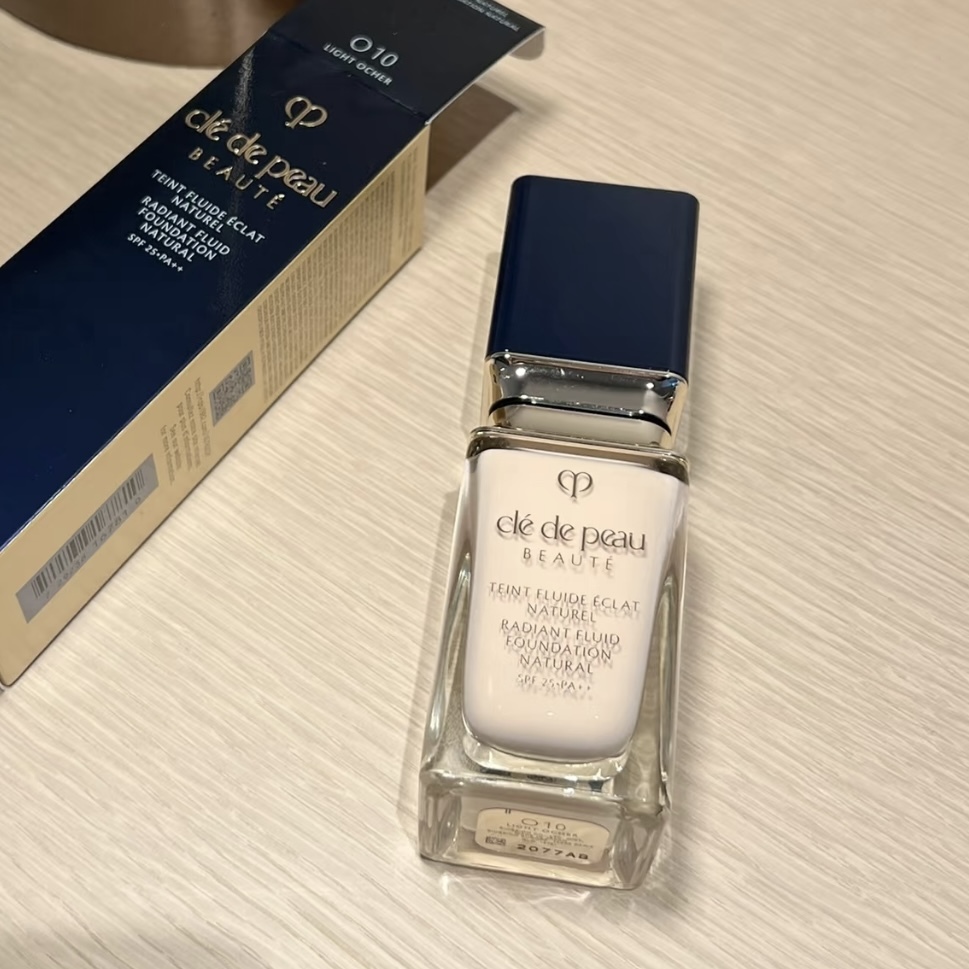 Cle De Peau Radiant Fluid Foundation Natural 鑽光透薄修護粉底液 SPF25 PA++ 35mL (I10/O10/O20)