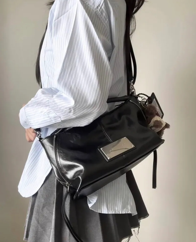 <韓國> Matin Kim MK SIDE ZIPPER TWO WAY BAG 黑色 拉鍊 托特包 機車包 包包 MK2511BG004MBB