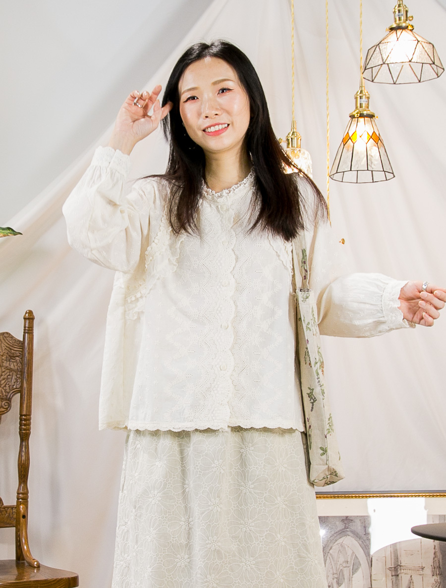 【22/5-25/5限時優惠】全開胸扣鈕．領位LACE網布 RUFFLE邊．通花刺繡 麻棉料TOP