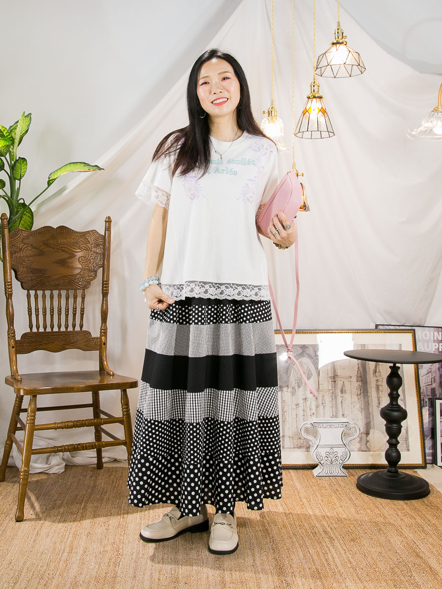 袖口 下擺LACE．英文字 花花PRINT．COTTON料TOP