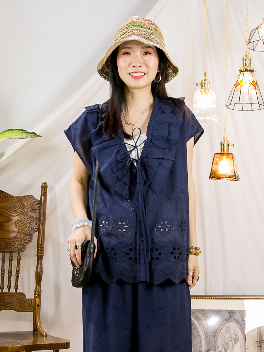 【22/5-25/5限時優惠】全開胸扣鈕．V領 束帶 花刺繡麻棉料TOP＋橡根腰束繩．花刺繡麻棉料褲 (SET) (有袋）