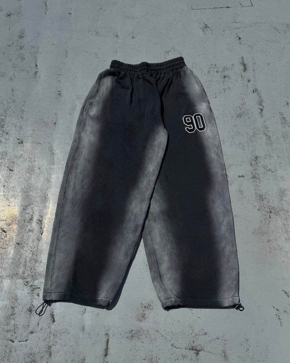 【9090】0523發售新品 90 Numbering Sprayed Sweat Pants