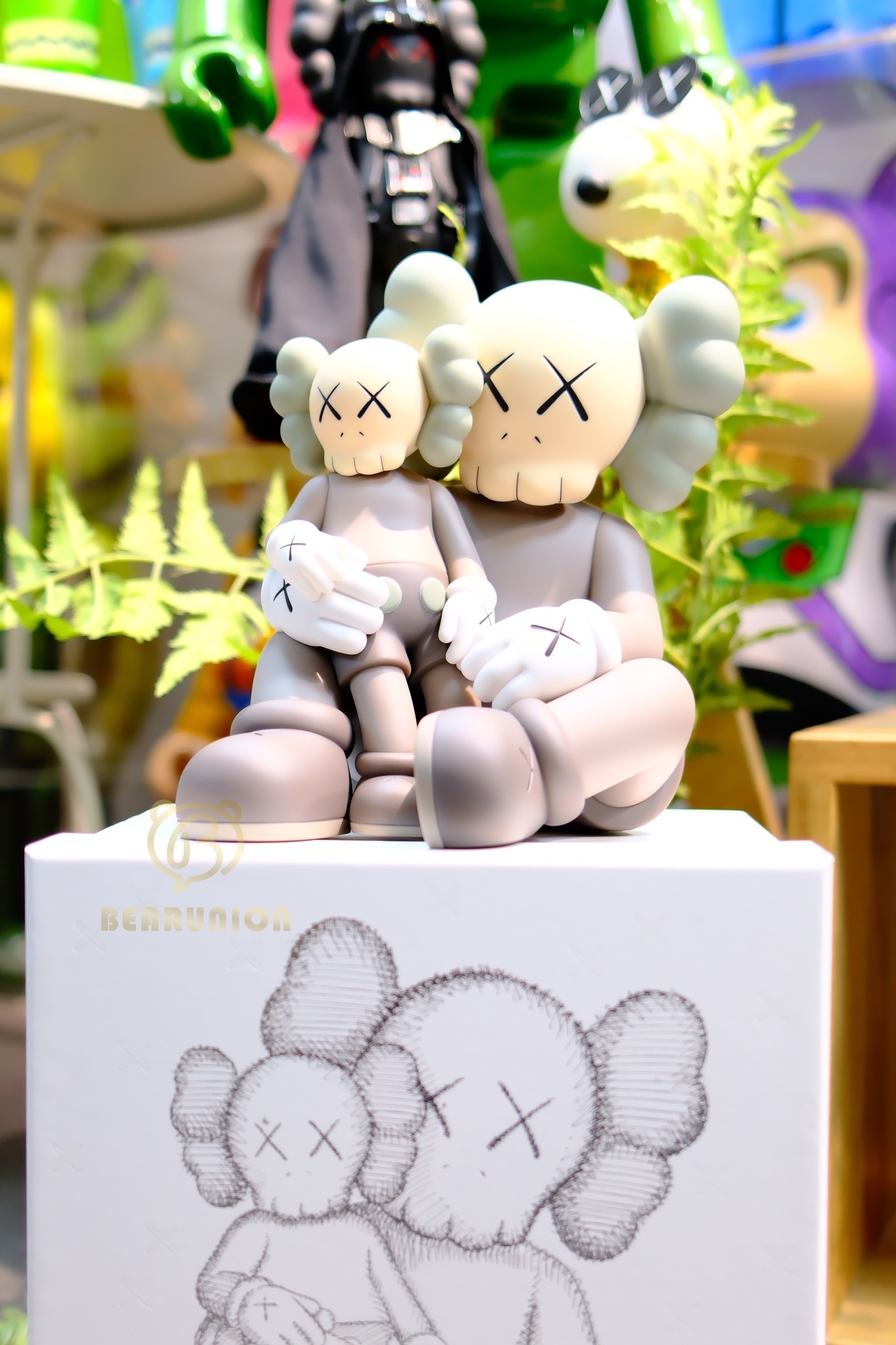 🥇In Stock🥇KAWS HOLIDAY CHANGBAI MOUNTAIN Figure Brown