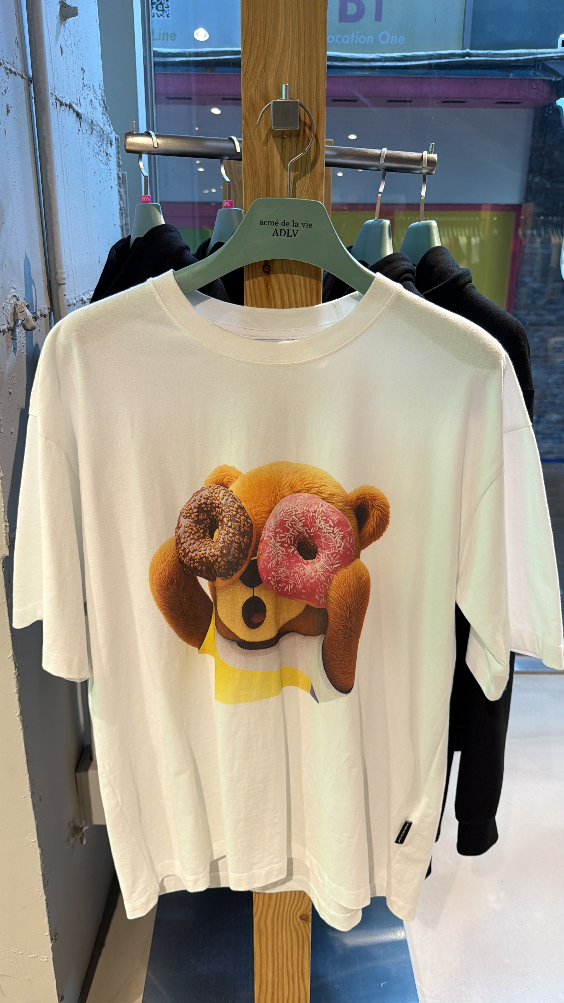 TA09 ADLV 冬甩熊仔T-shirt-白色