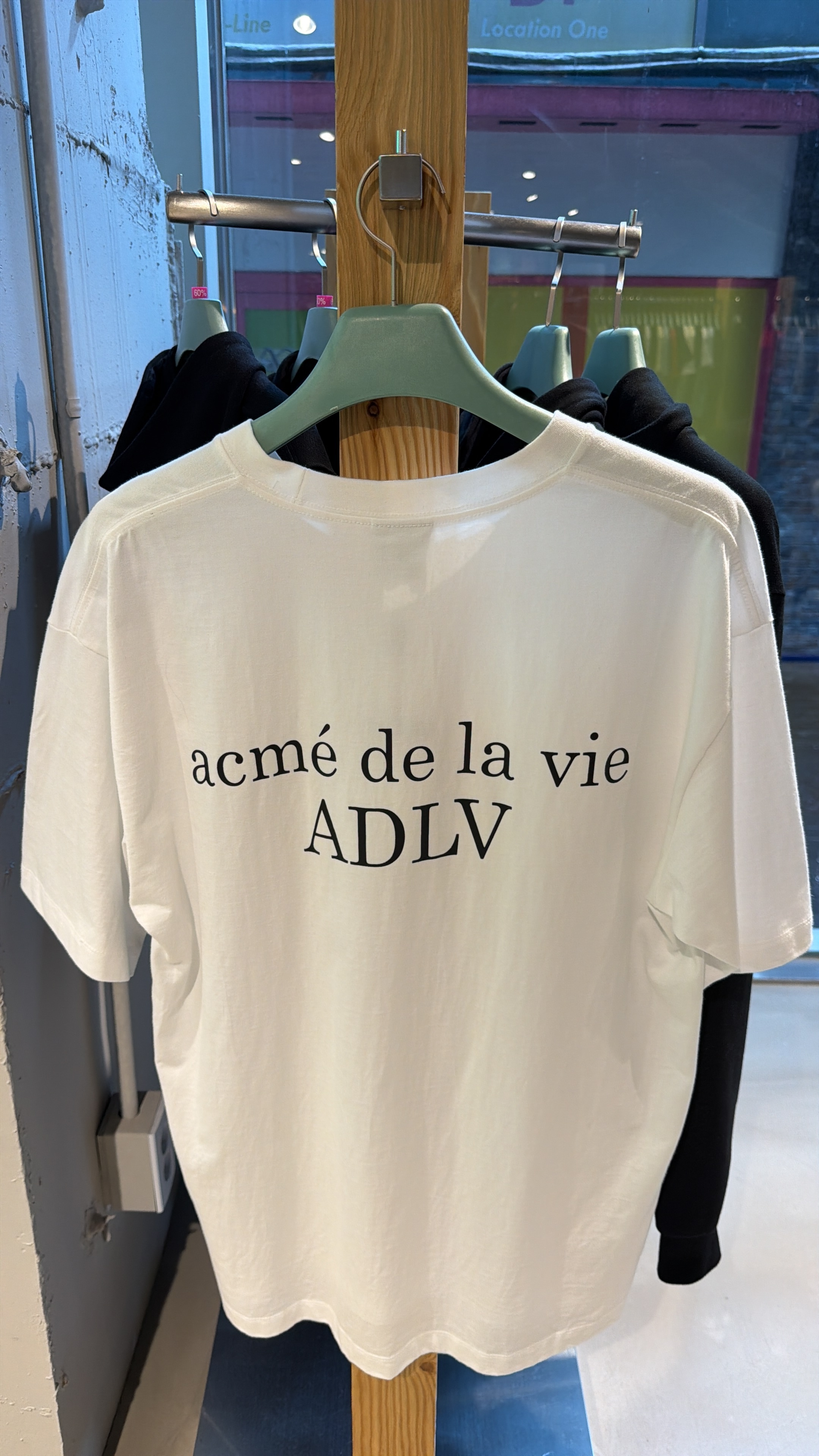 TA09 ADLV 冬甩熊仔T-shirt-白色