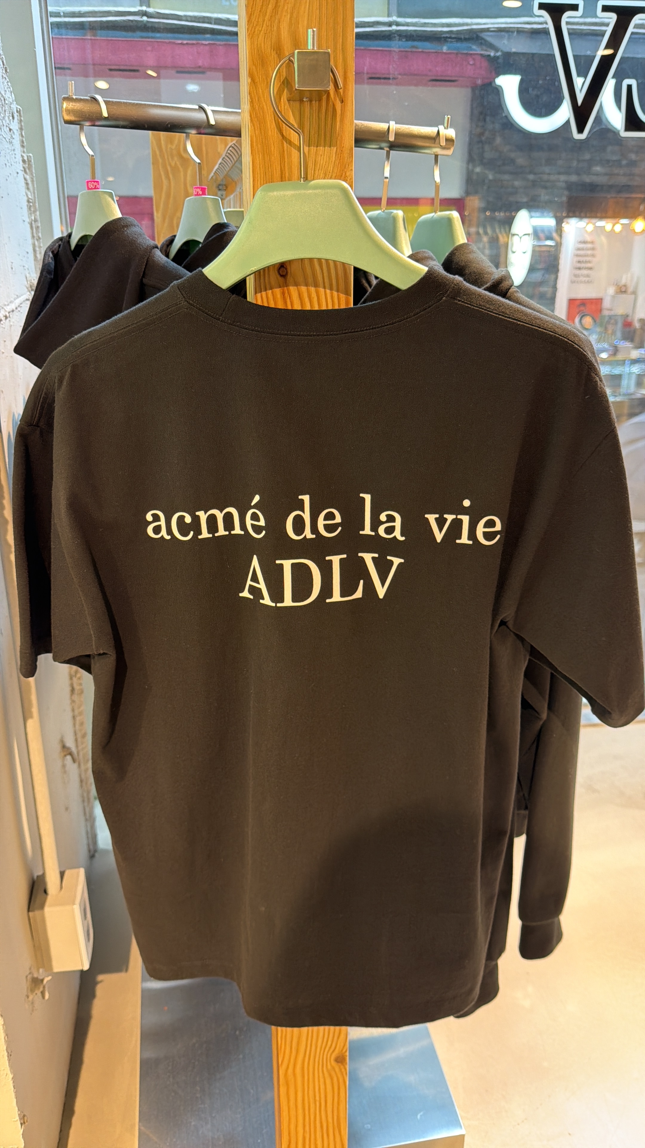 TA10 ADLV 冬甩熊仔T-shirt-黑色