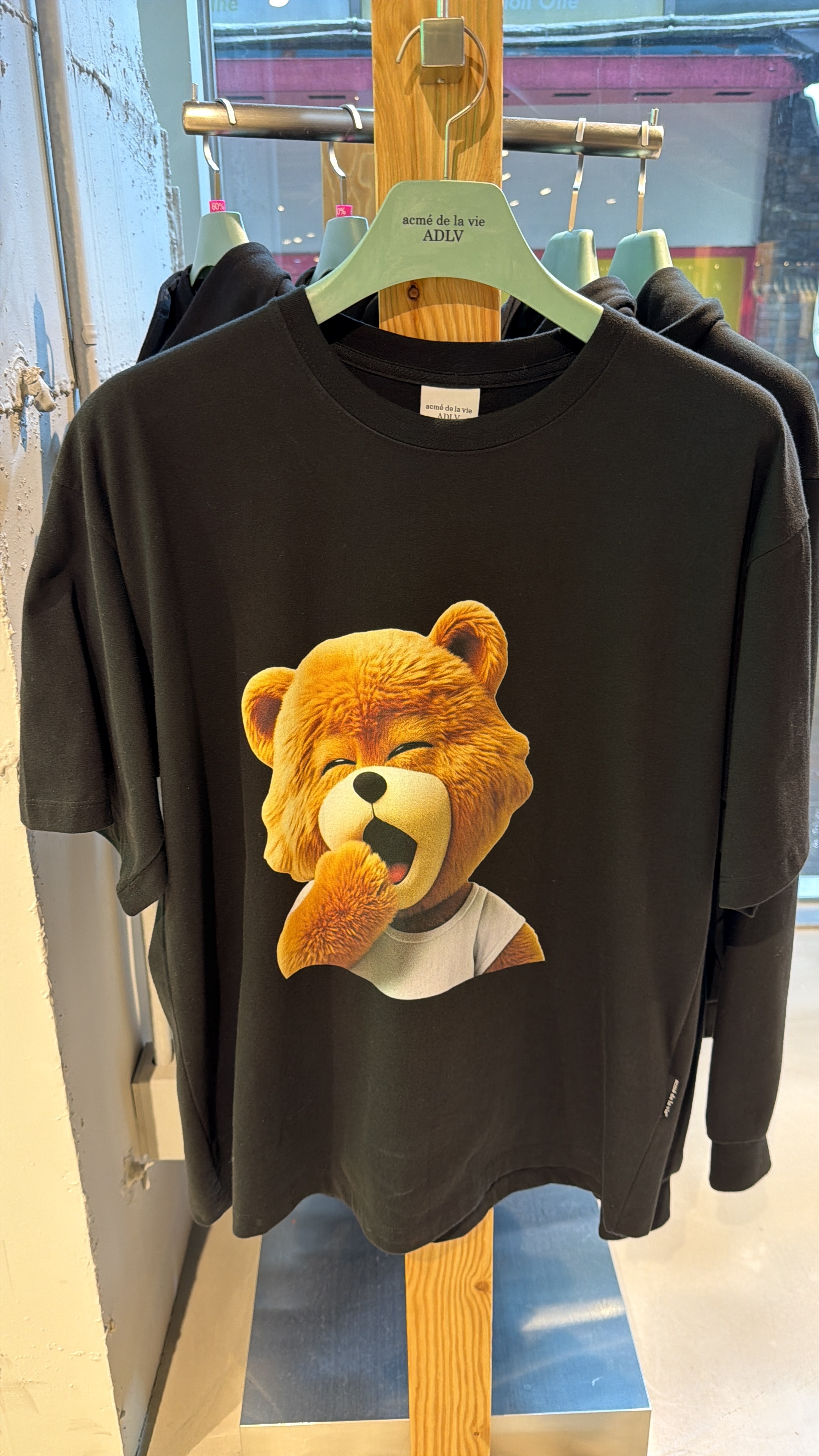 TA11 ADLV 打喊路熊仔T-shirt-黑色