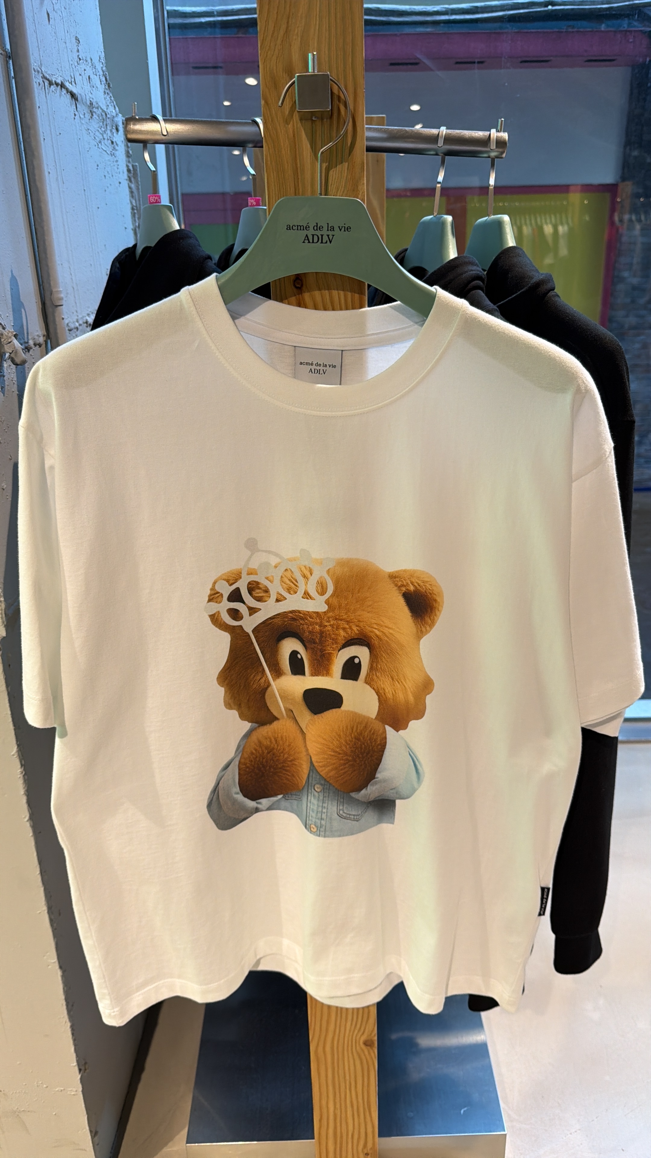 TA13 ADLV 偷笑熊仔T-shirt-白色