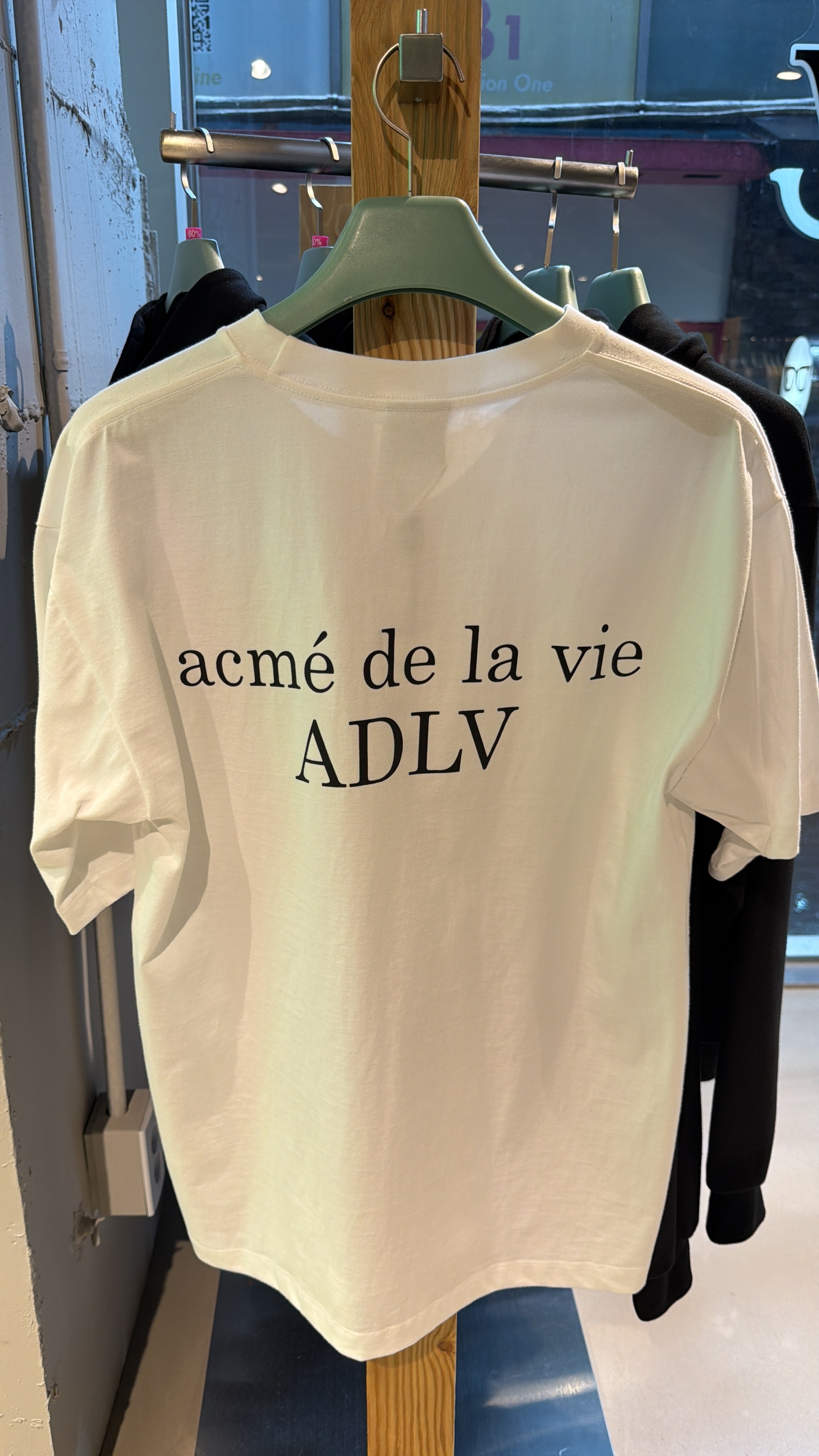 TA13 ADLV 偷笑熊仔T-shirt-白色