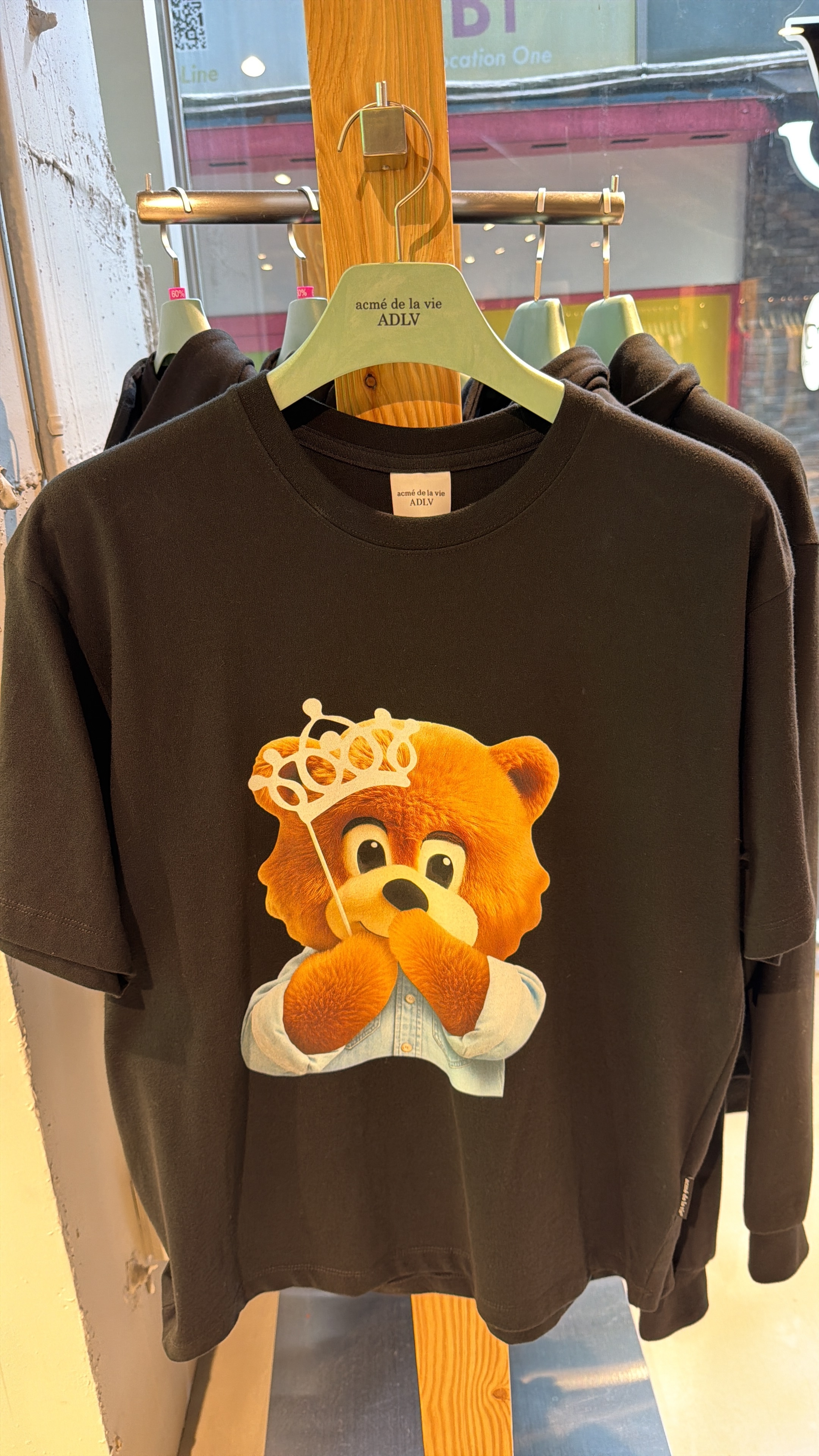TA14 ADLV 偷笑熊仔T-shirt-黑色