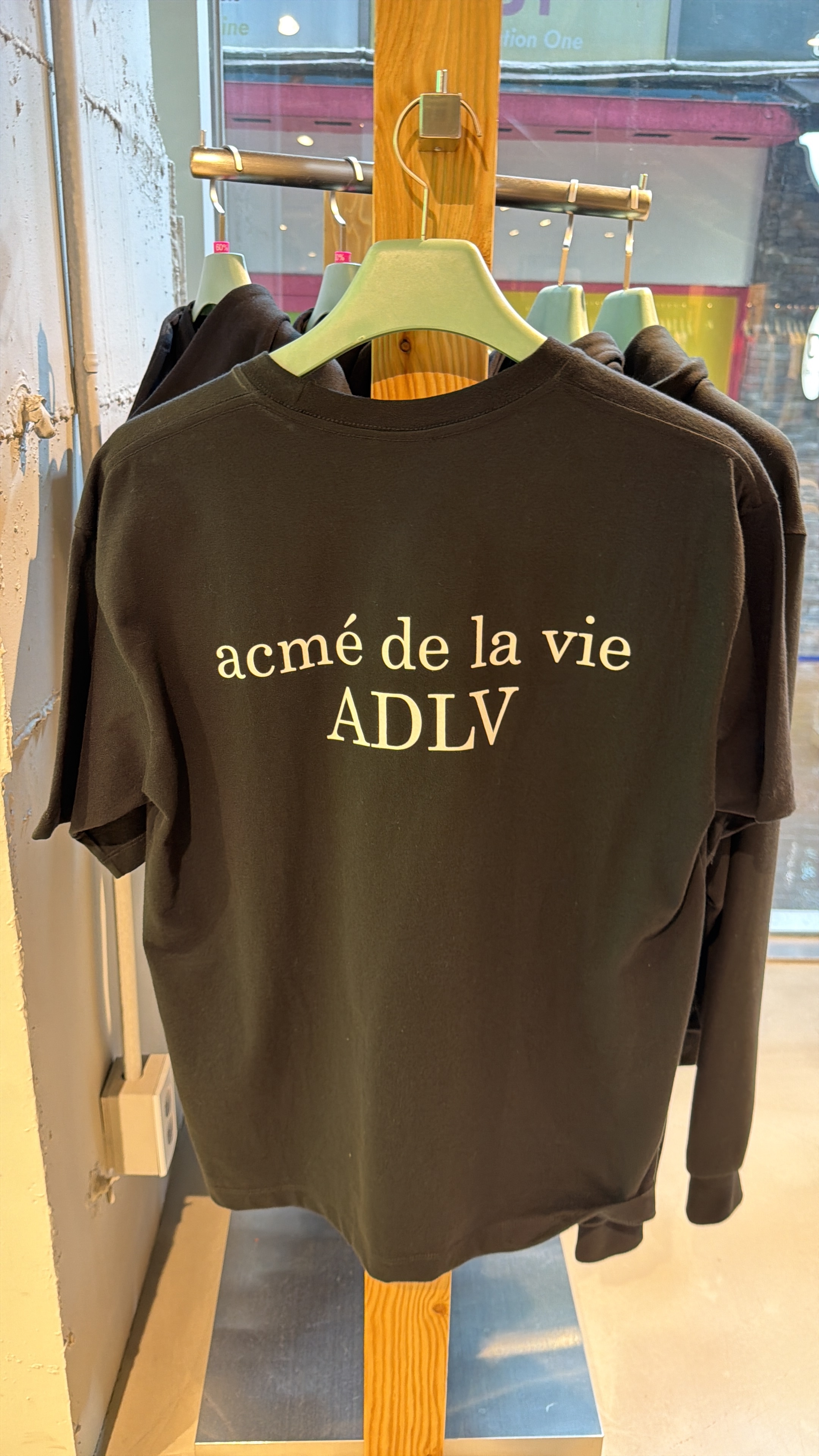 TA14 ADLV 偷笑熊仔T-shirt-黑色