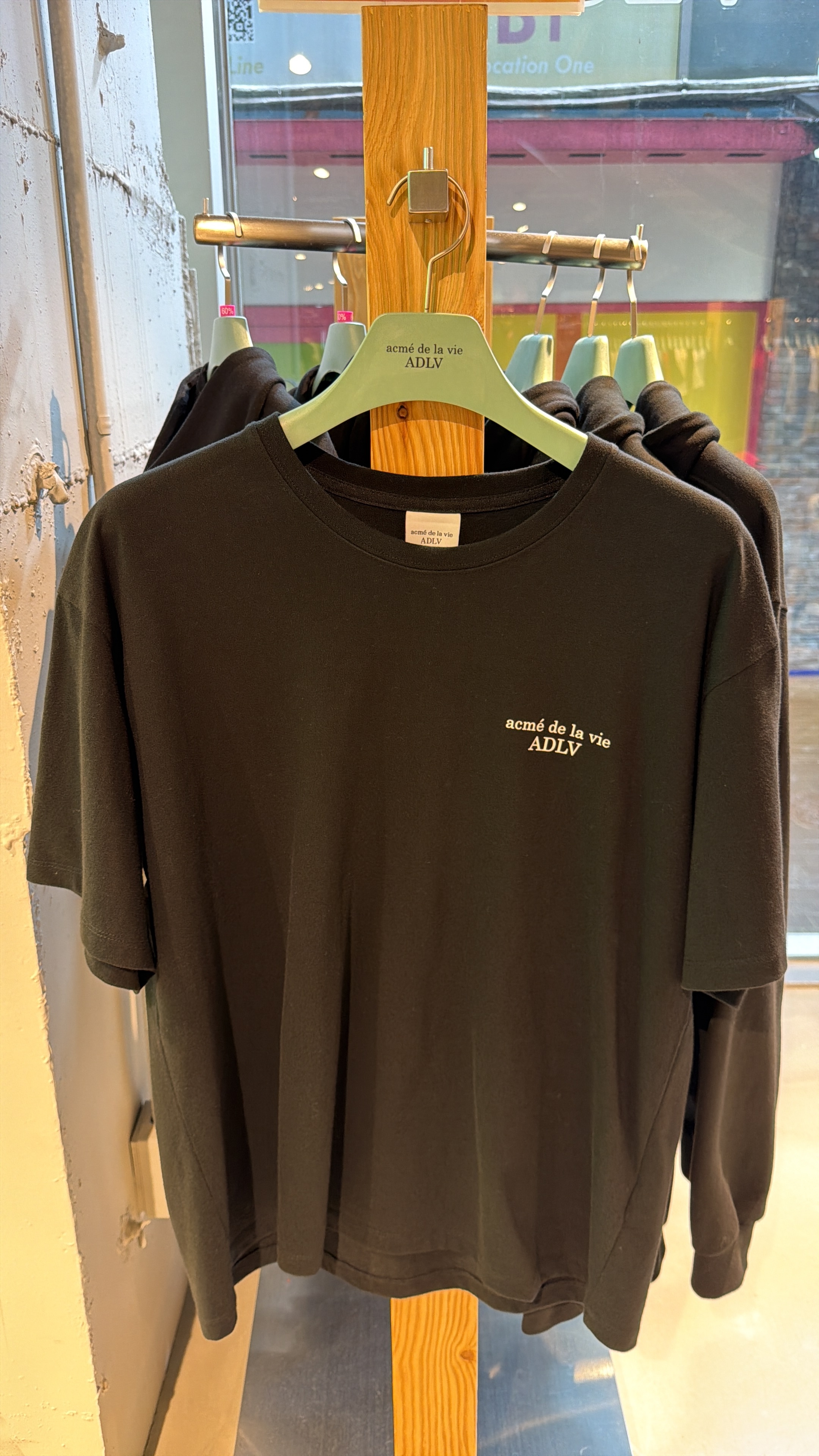 TA16 ADLV 英文Logo T-shirt-黑色 **只限加購