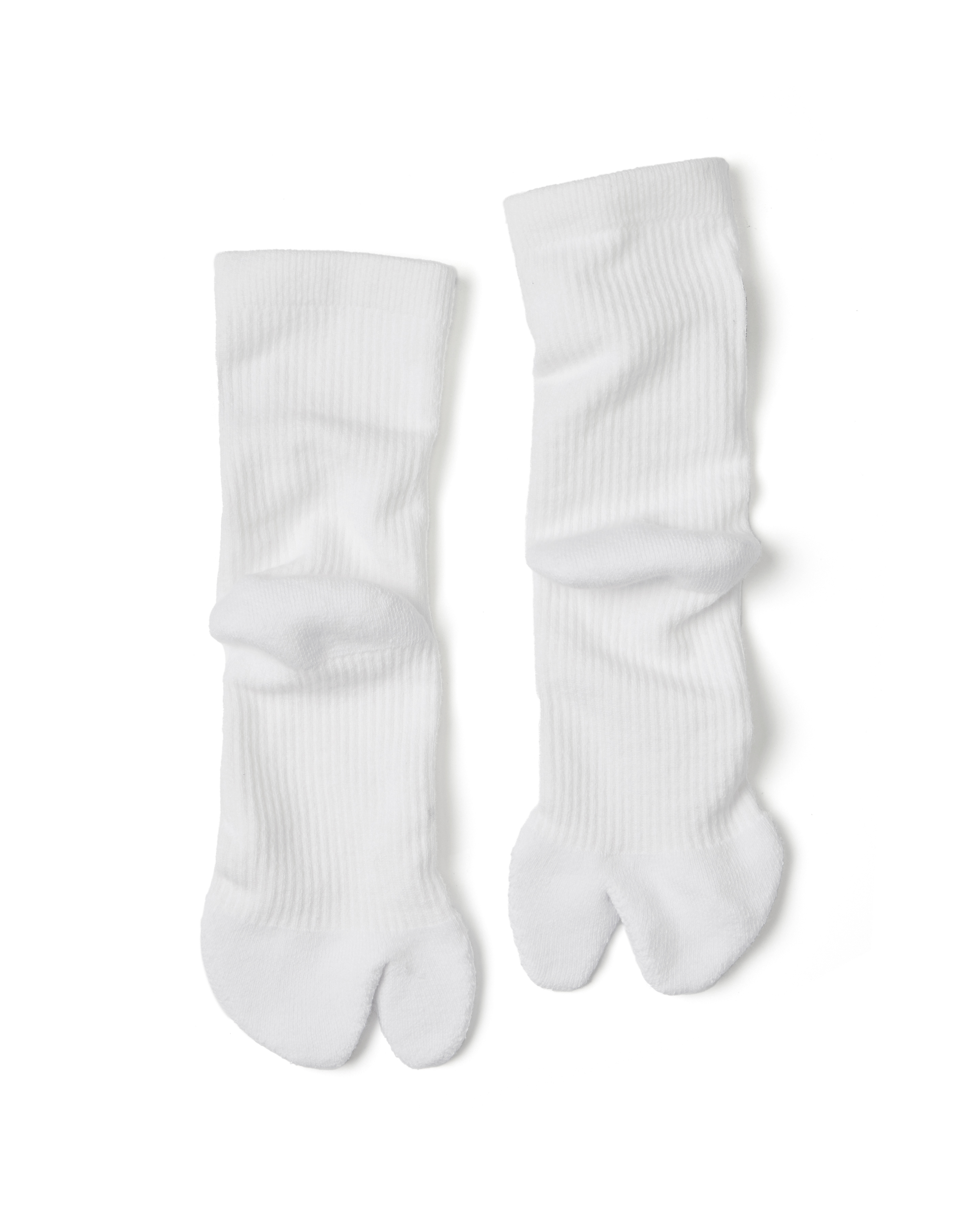 GOOPiMADE SOAX-01 93 Emblem Tabi Socks - White