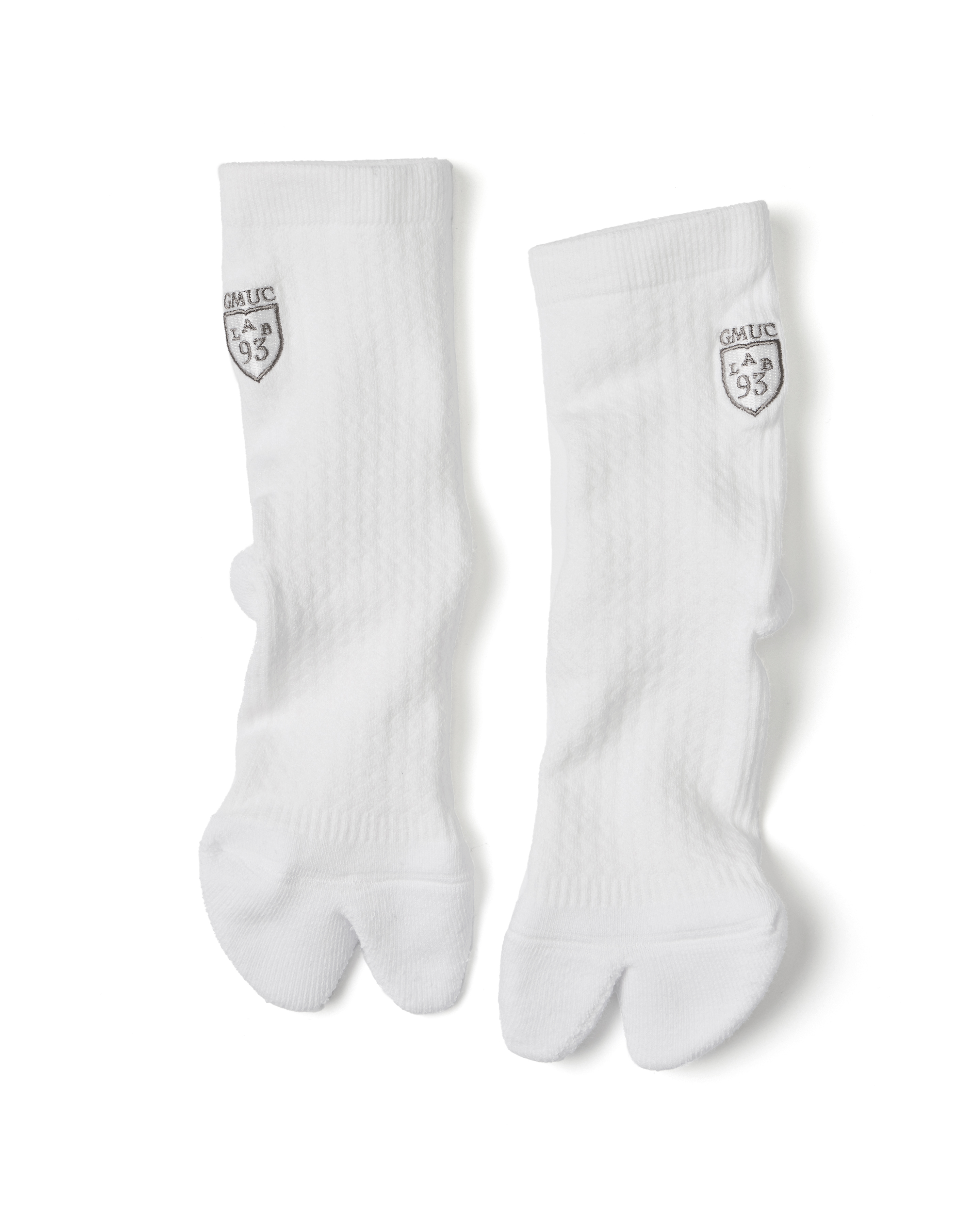 GOOPiMADE SOAX-01 93 Emblem Tabi Socks - White
